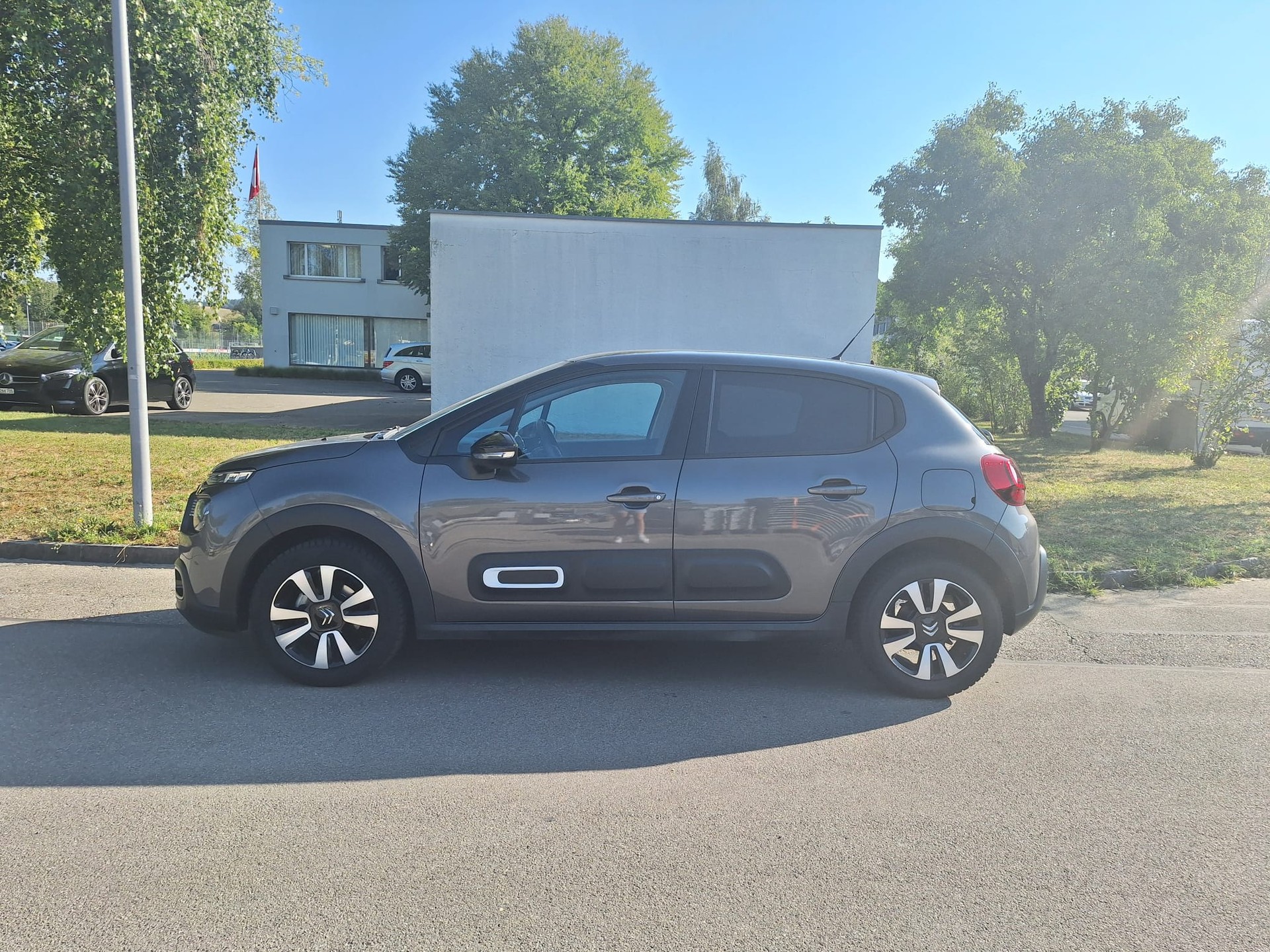 CITROEN C3 1.2i PureTech Swiss Edition EAT6-image-0