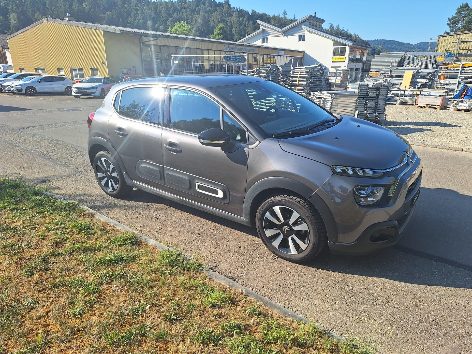 CITROEN C3 1.2i PureTech Swiss Edition EAT6-image-1