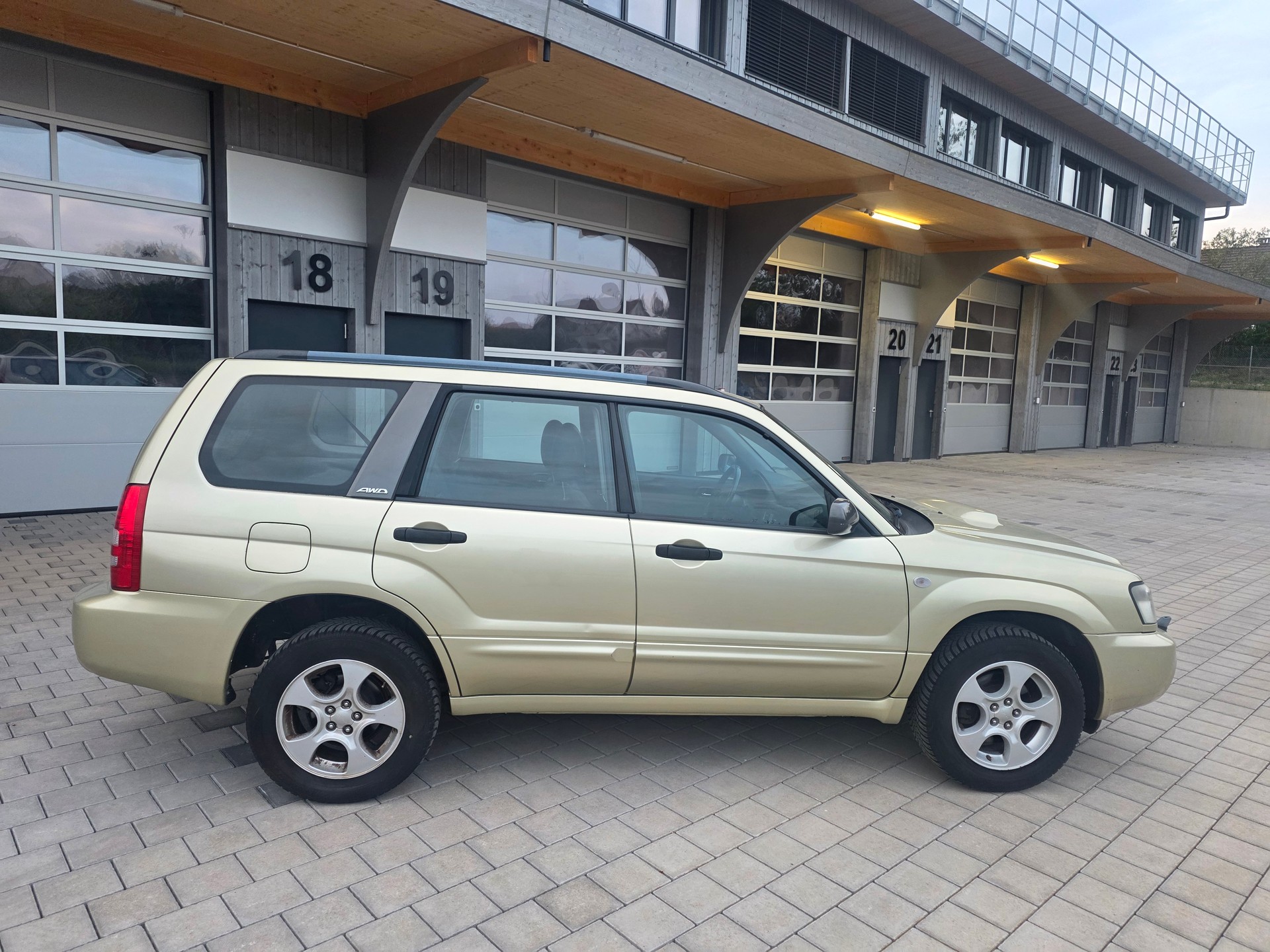 SUBARU Forester 2.0XT Automatic-image-6