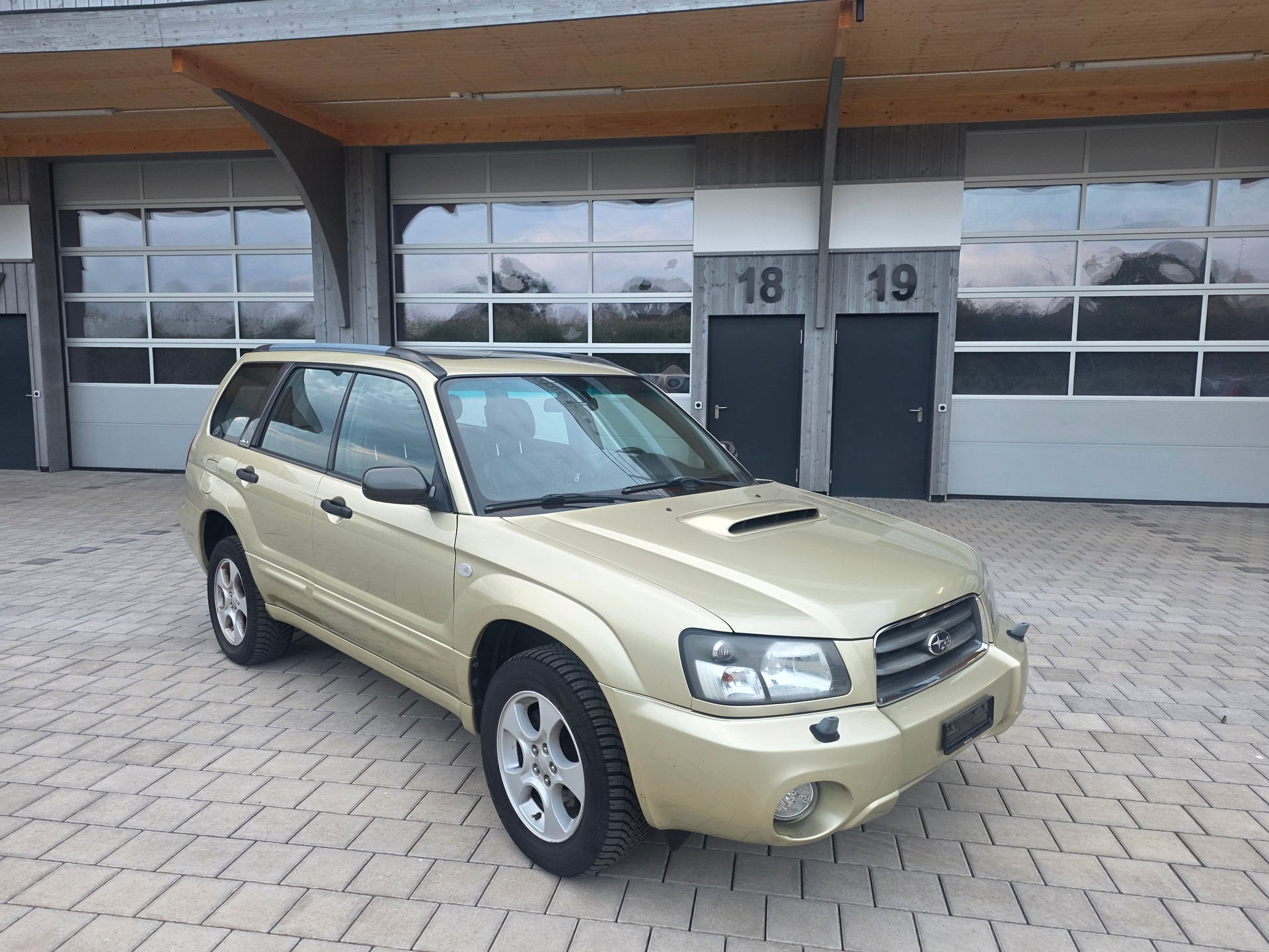 SUBARU Forester 2.0XT Automatic-image-2