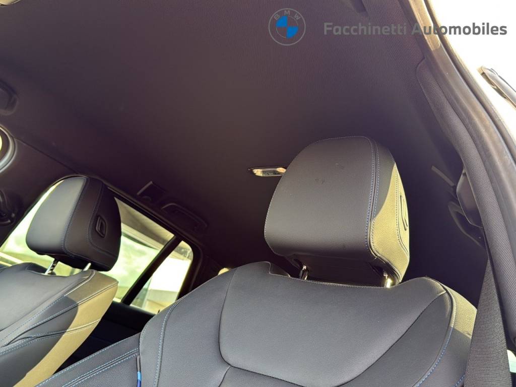 BMW 330d xDrive 48V Touring Steptronic M Sport-image-11