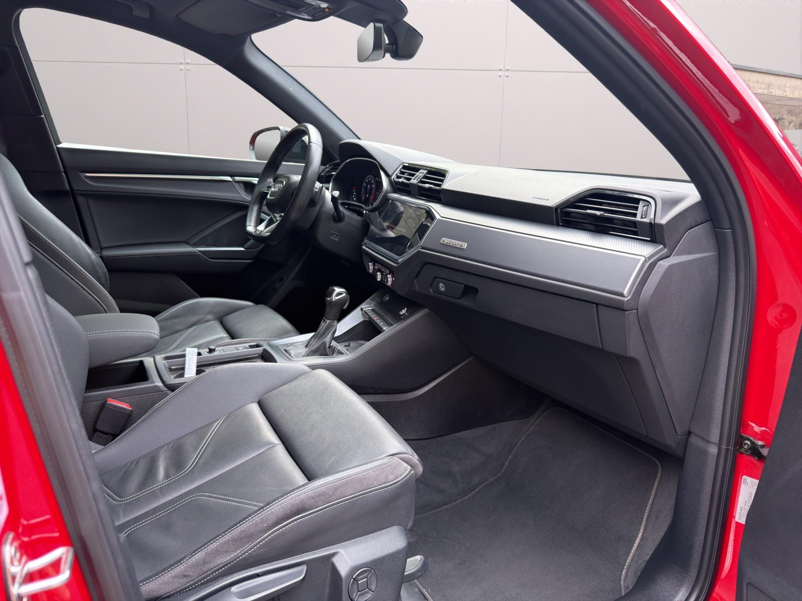 AUDI Q3 2.0 40 TFSI S line quattro S-Tronic-image-12
