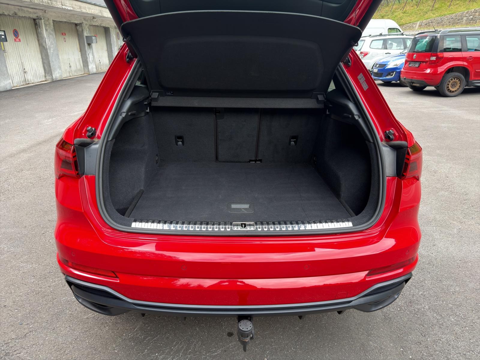 AUDI Q3 2.0 40 TFSI S line quattro S-Tronic-image-14