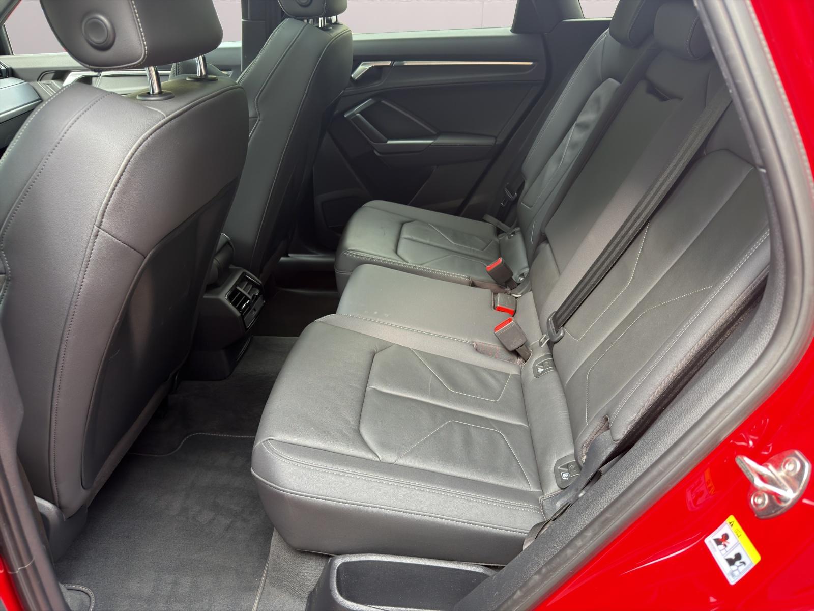 AUDI Q3 2.0 40 TFSI S line quattro S-Tronic-image-13