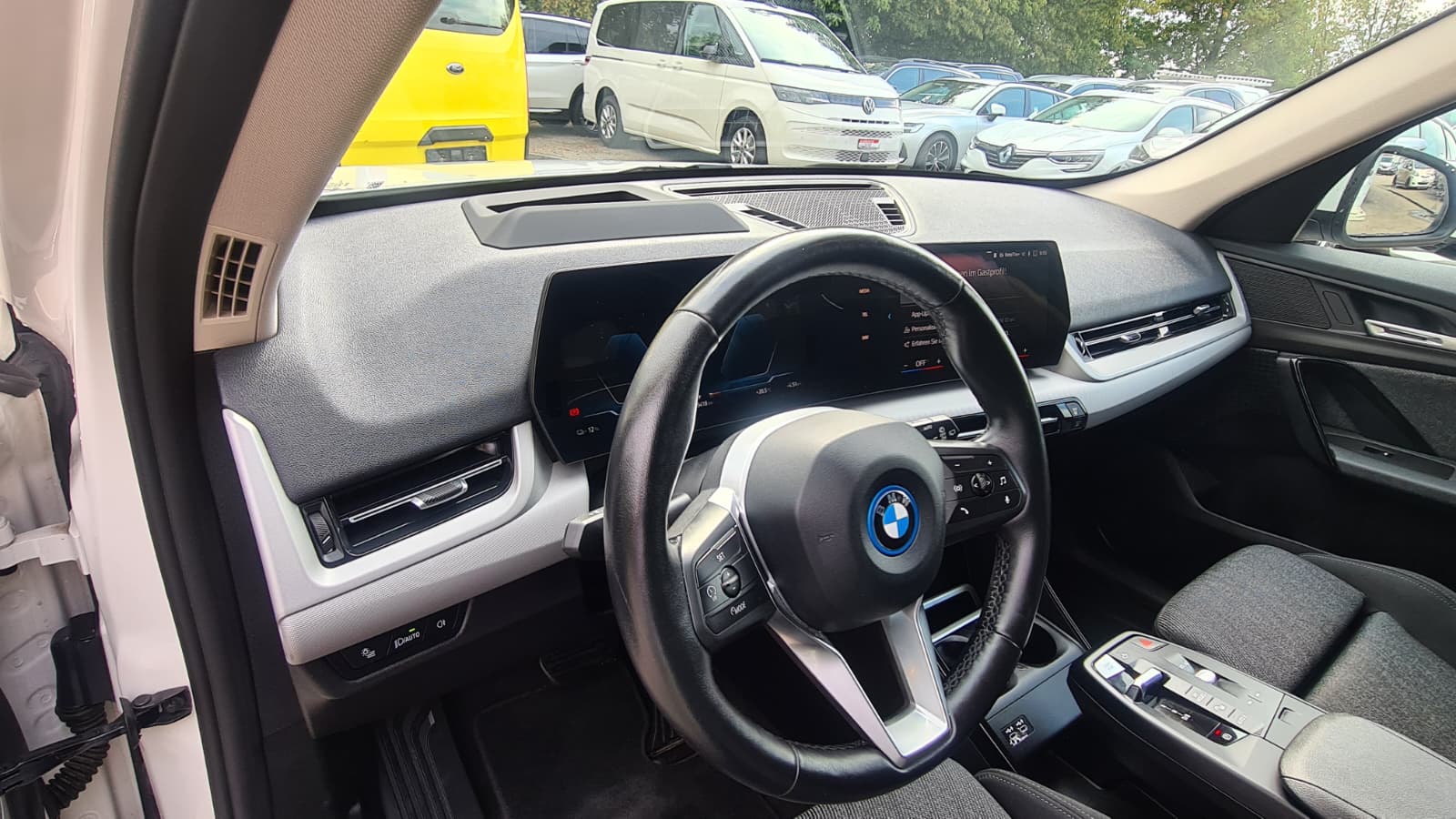 BMW iX1 xDrive 30 ** CH-Fahrzeug ** SoH Scan 100% ** Anh-Kupplung ** Innovation Paket **-image-15