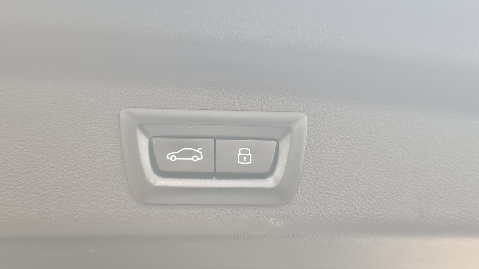 BMW iX1 xDrive 30 ** CH-Fahrzeug ** SoH Scan 100% ** Anh-Kupplung ** Innovation Paket **-image-9