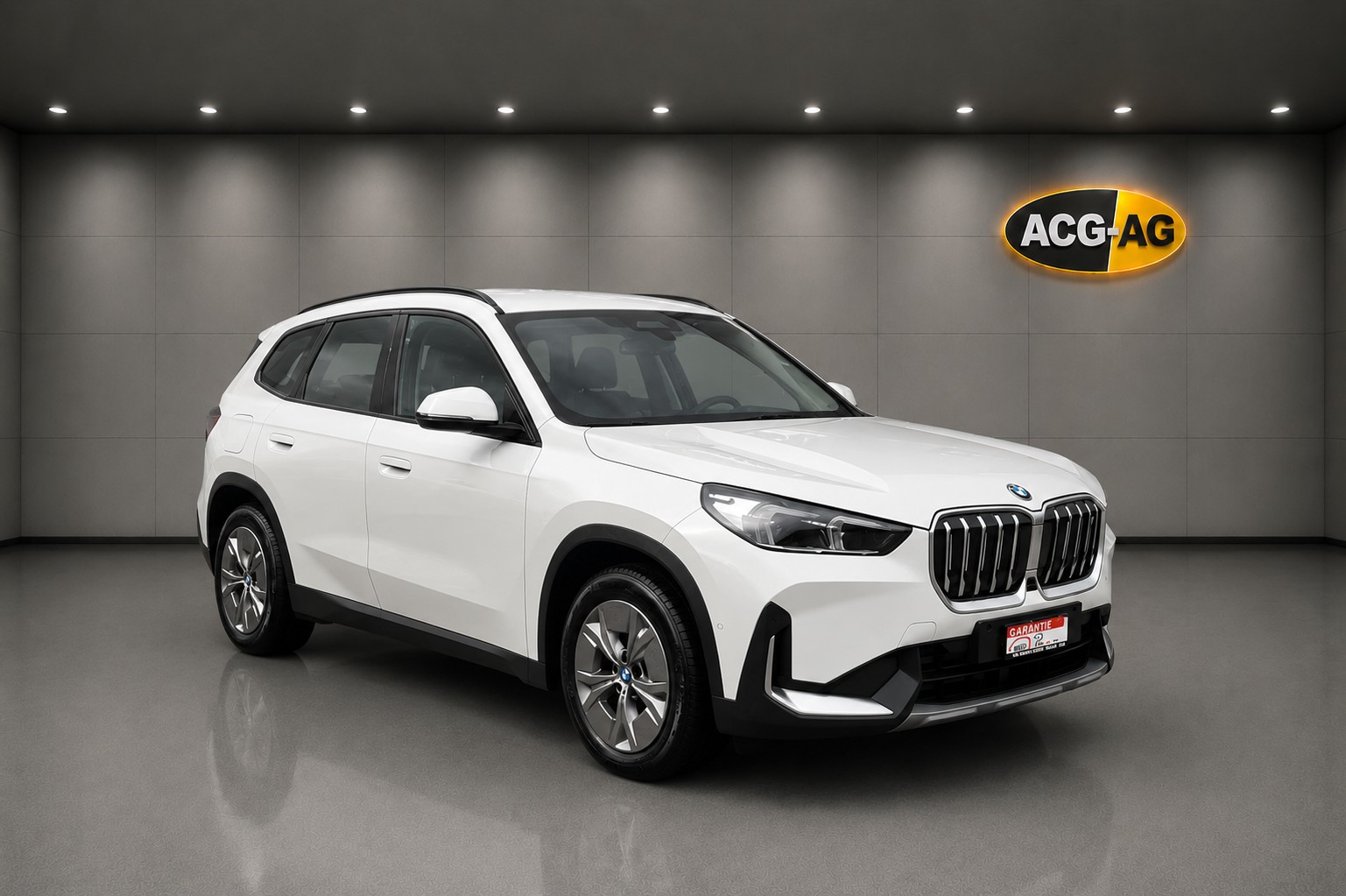 BMW iX1 xDrive 30 ** CH-Fahrzeug ** SoH Scan 100% ** Anh-Kupplung ** Innovation Paket **-image-0