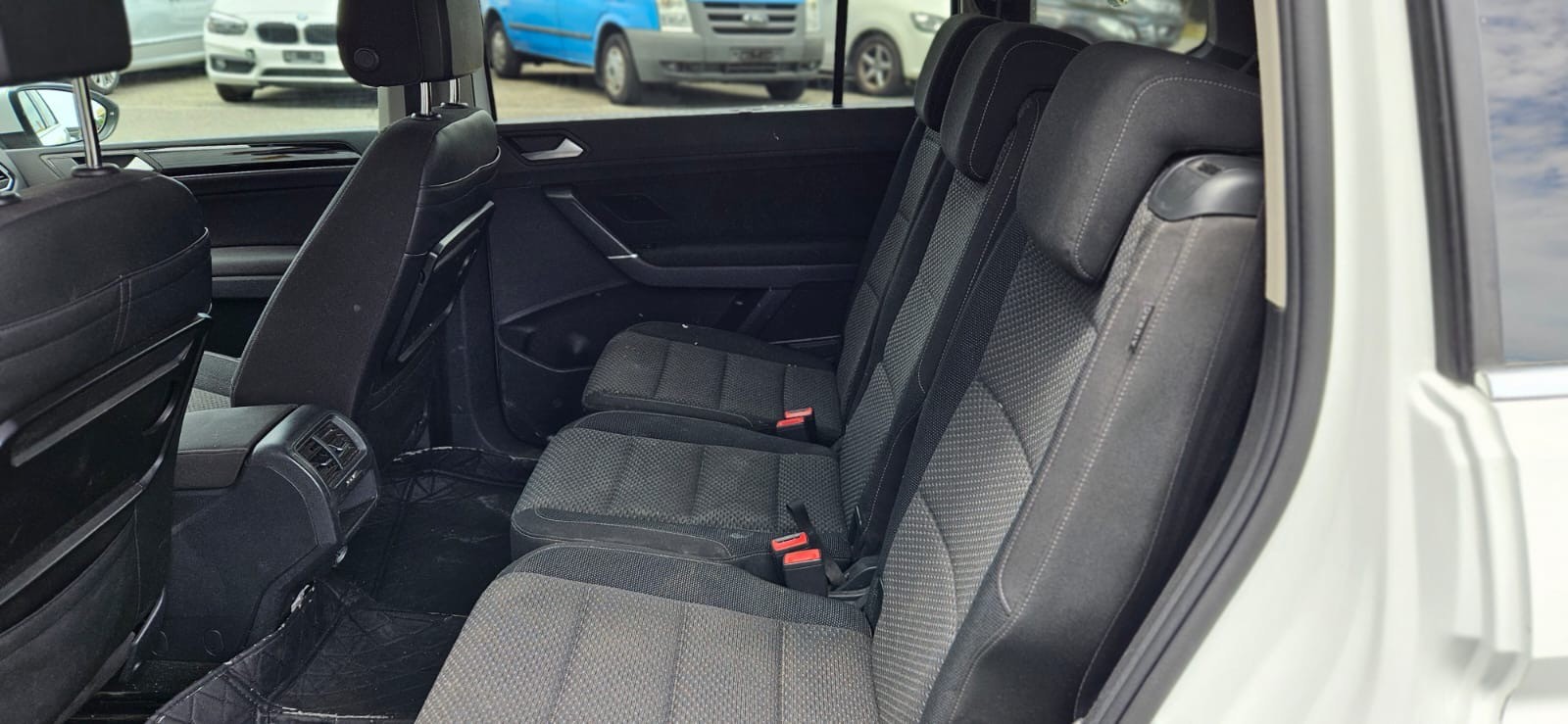 VW Touran 1.6 TDI BlueMotion Technology Trendline-image-6