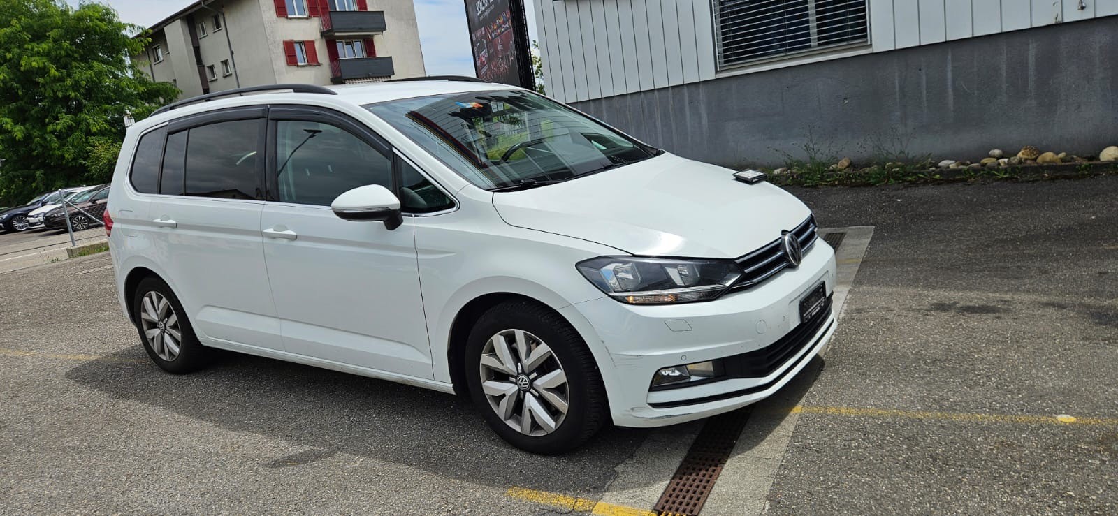 VW Touran 1.6 TDI BlueMotion Technology Trendline-image-2