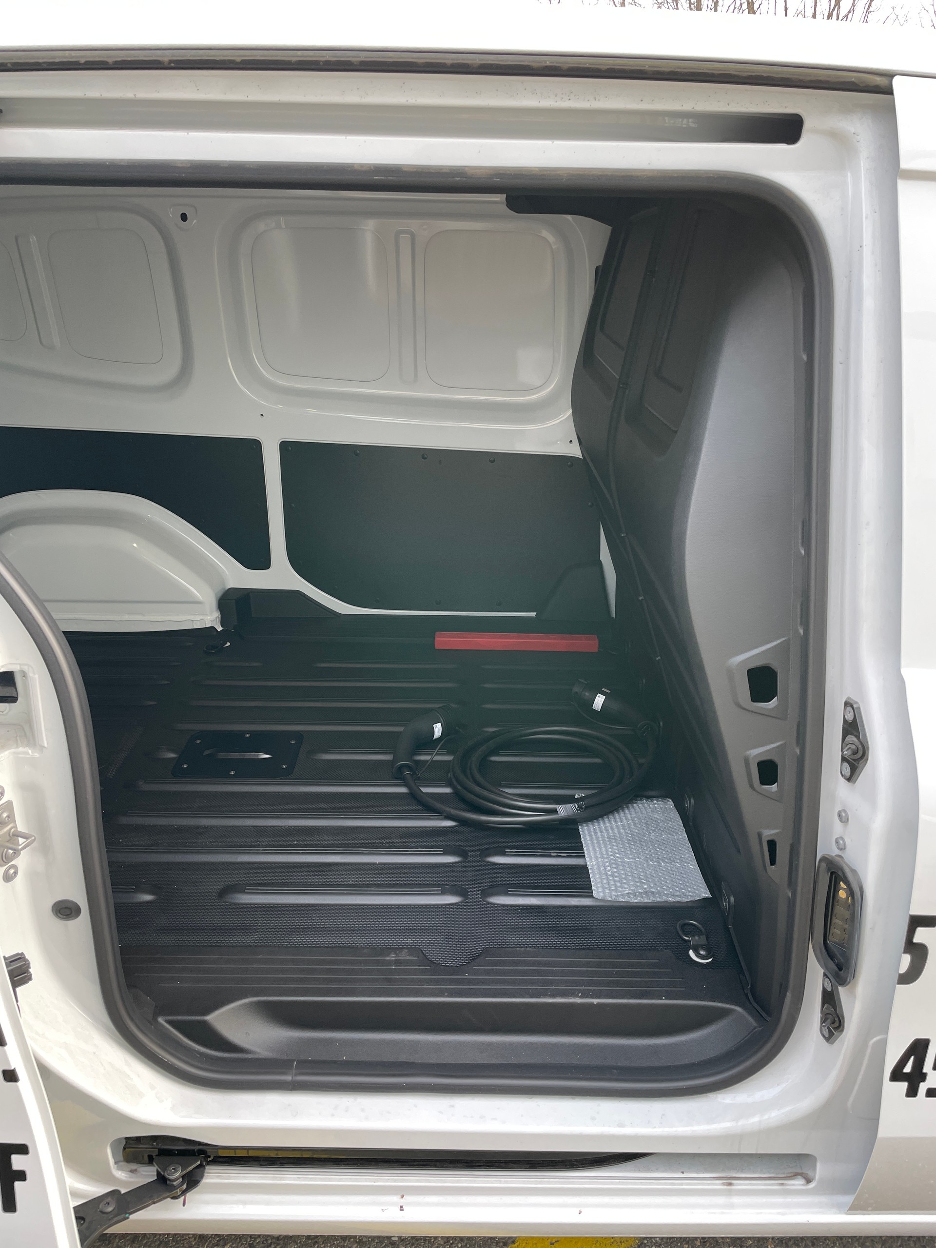 NISSAN Townstar EV45 kWh 22kW L2 Acenta-image-4