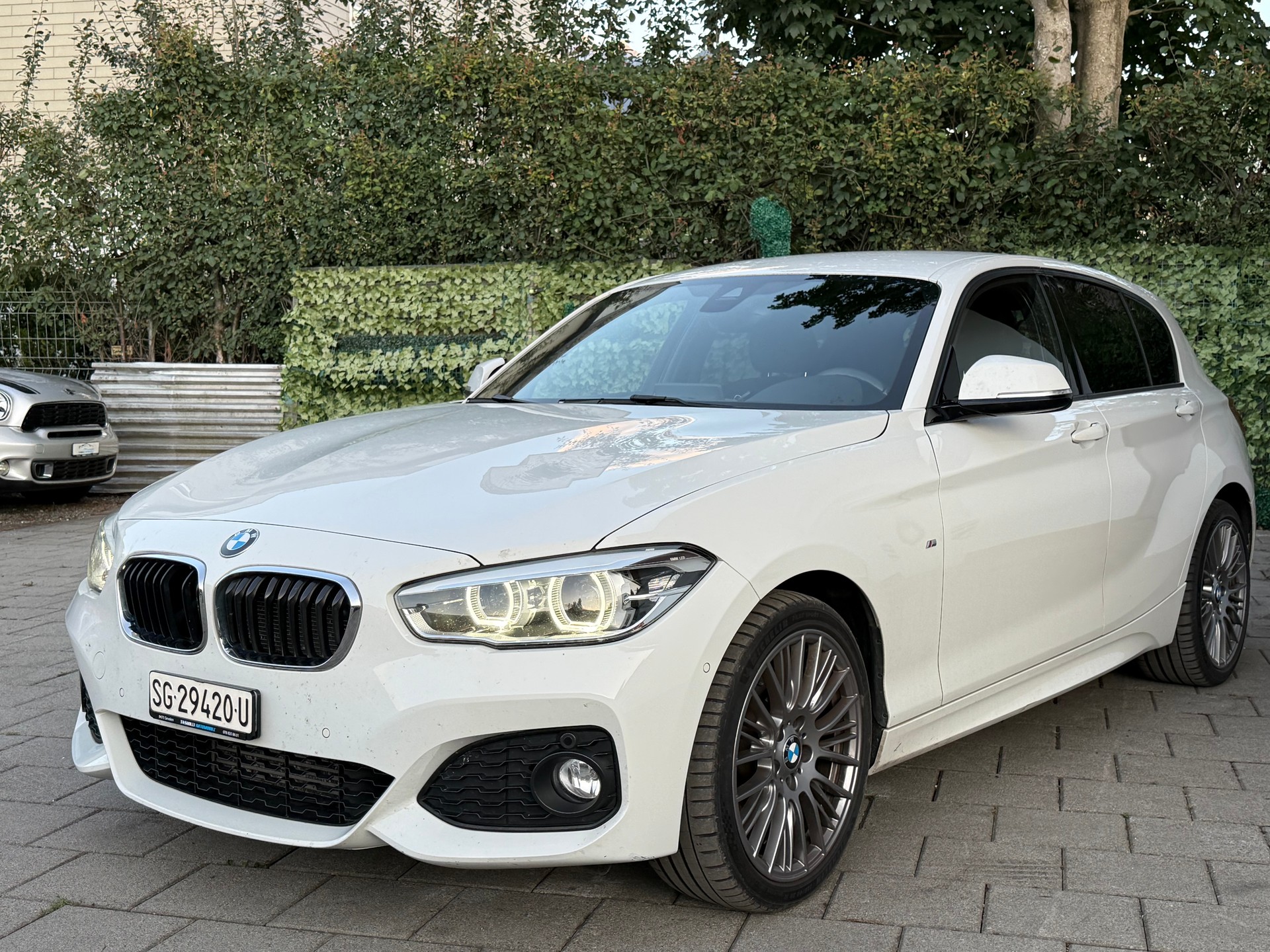 BMW 120d xDrive M Sport Steptronic-image-1