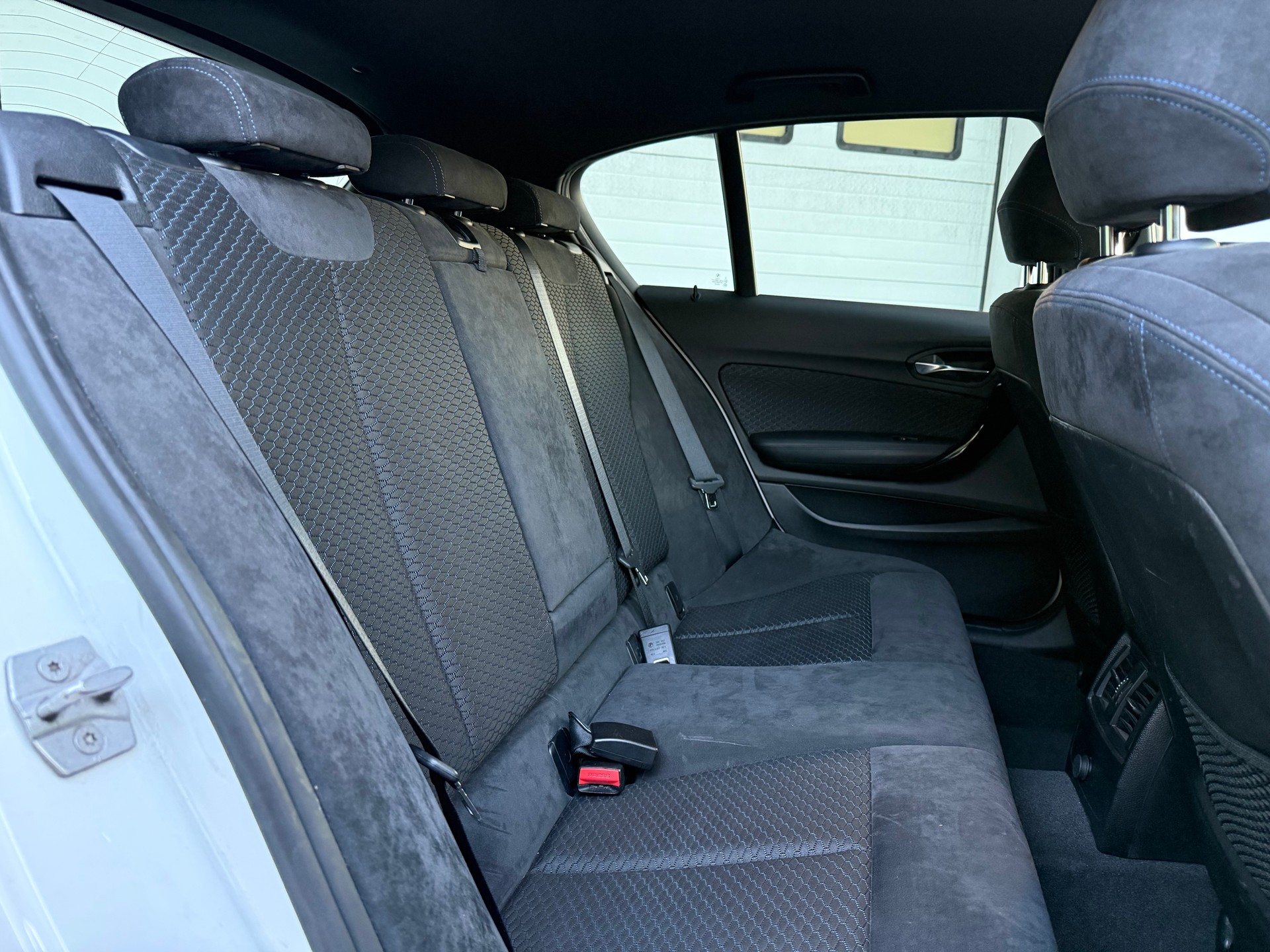 BMW 120d xDrive M Sport Steptronic-image-11