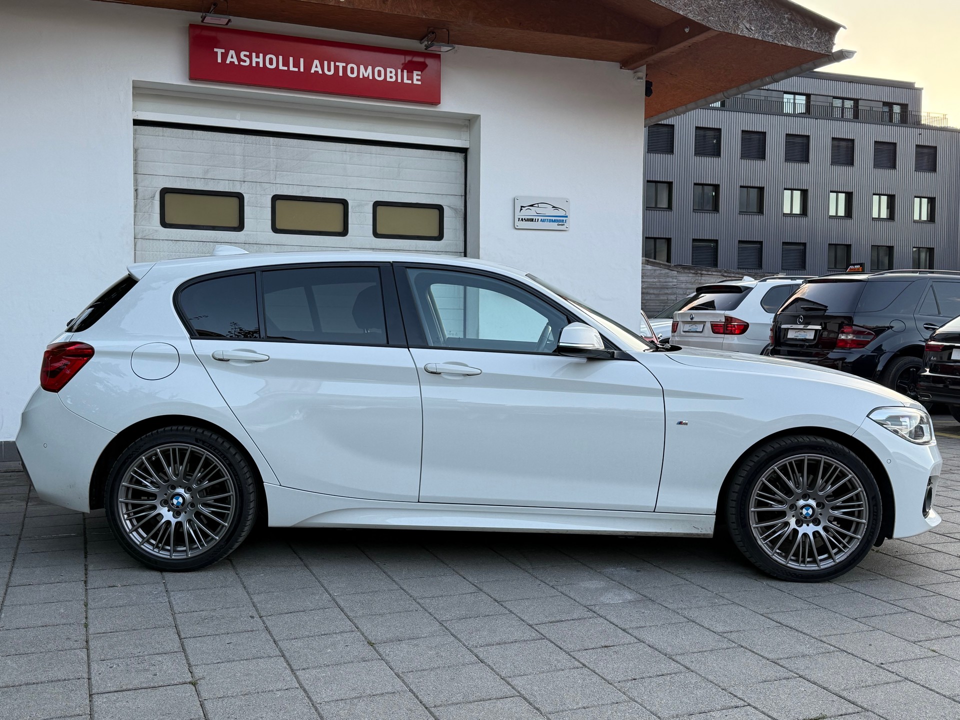 BMW 120d xDrive M Sport Steptronic-image-7
