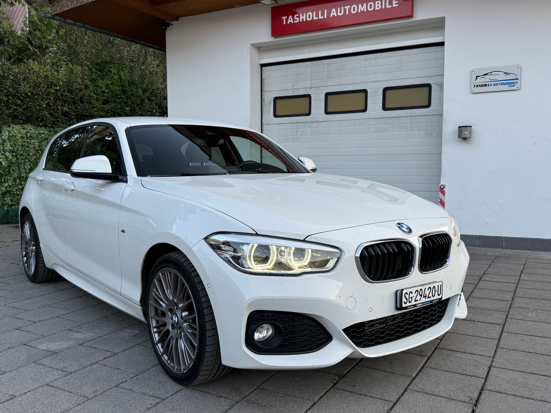 BMW 120d xDrive M Sport Steptronic-image-0