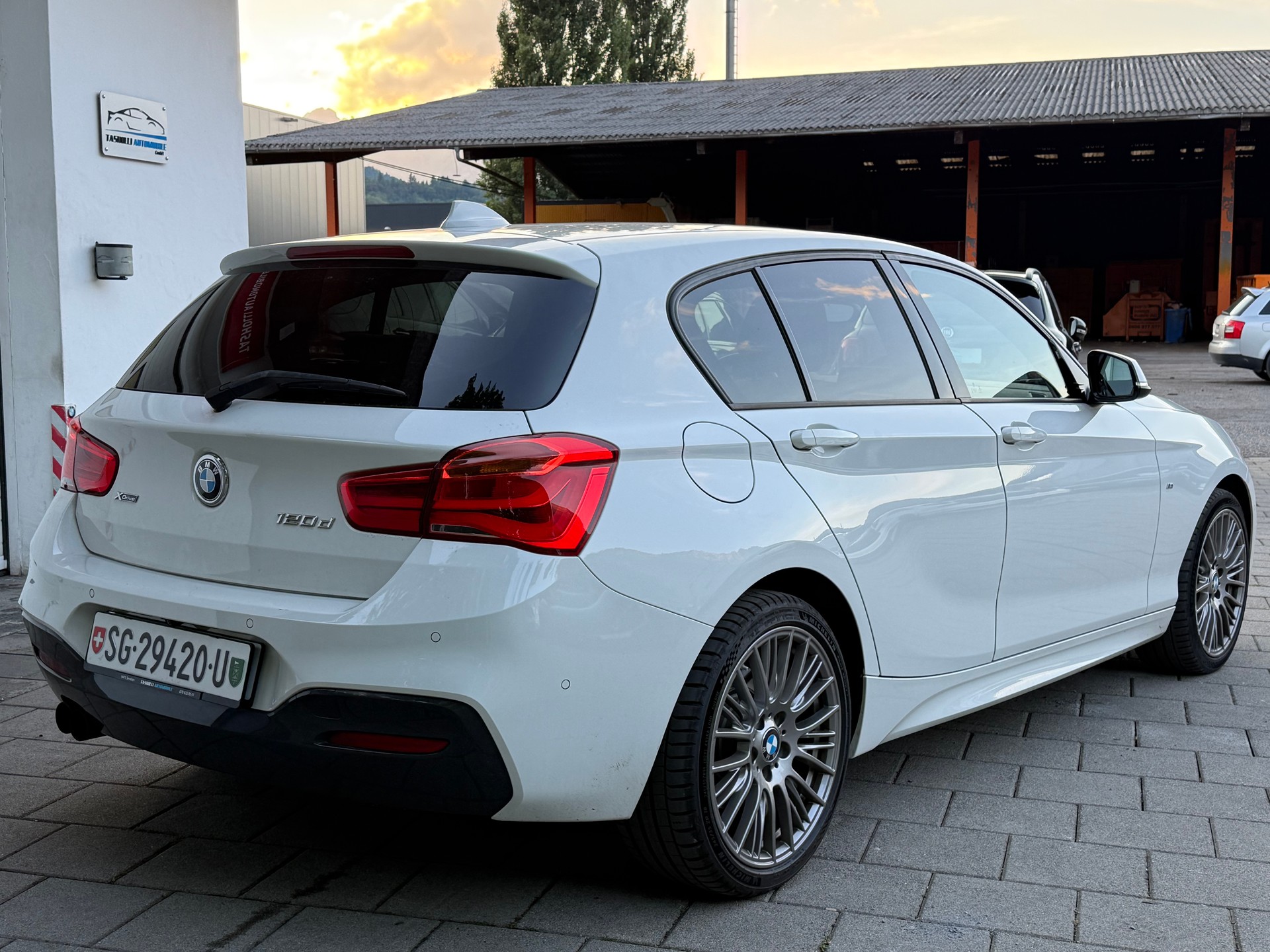 BMW 120d xDrive M Sport Steptronic-image-6