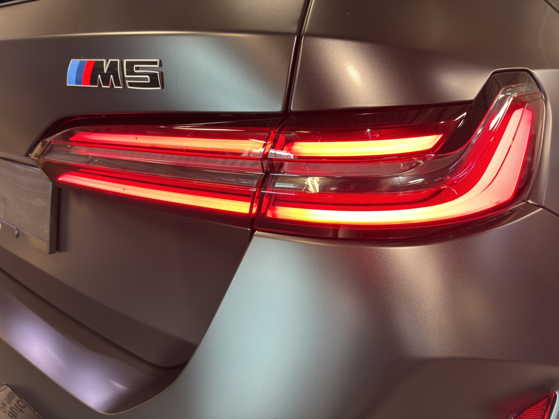 BMW M5 xDrive Touring-image-5