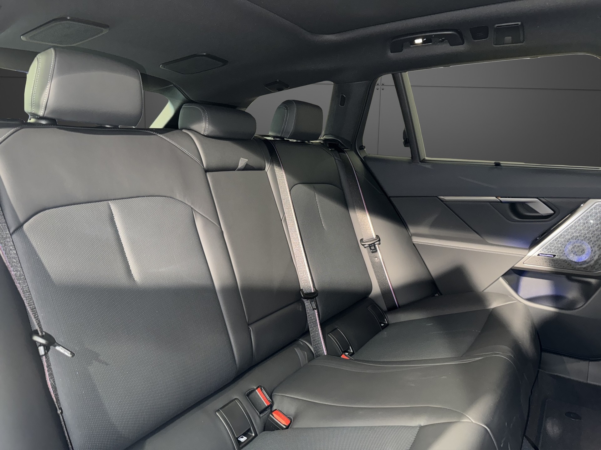 BMW M5 xDrive Touring-image-12