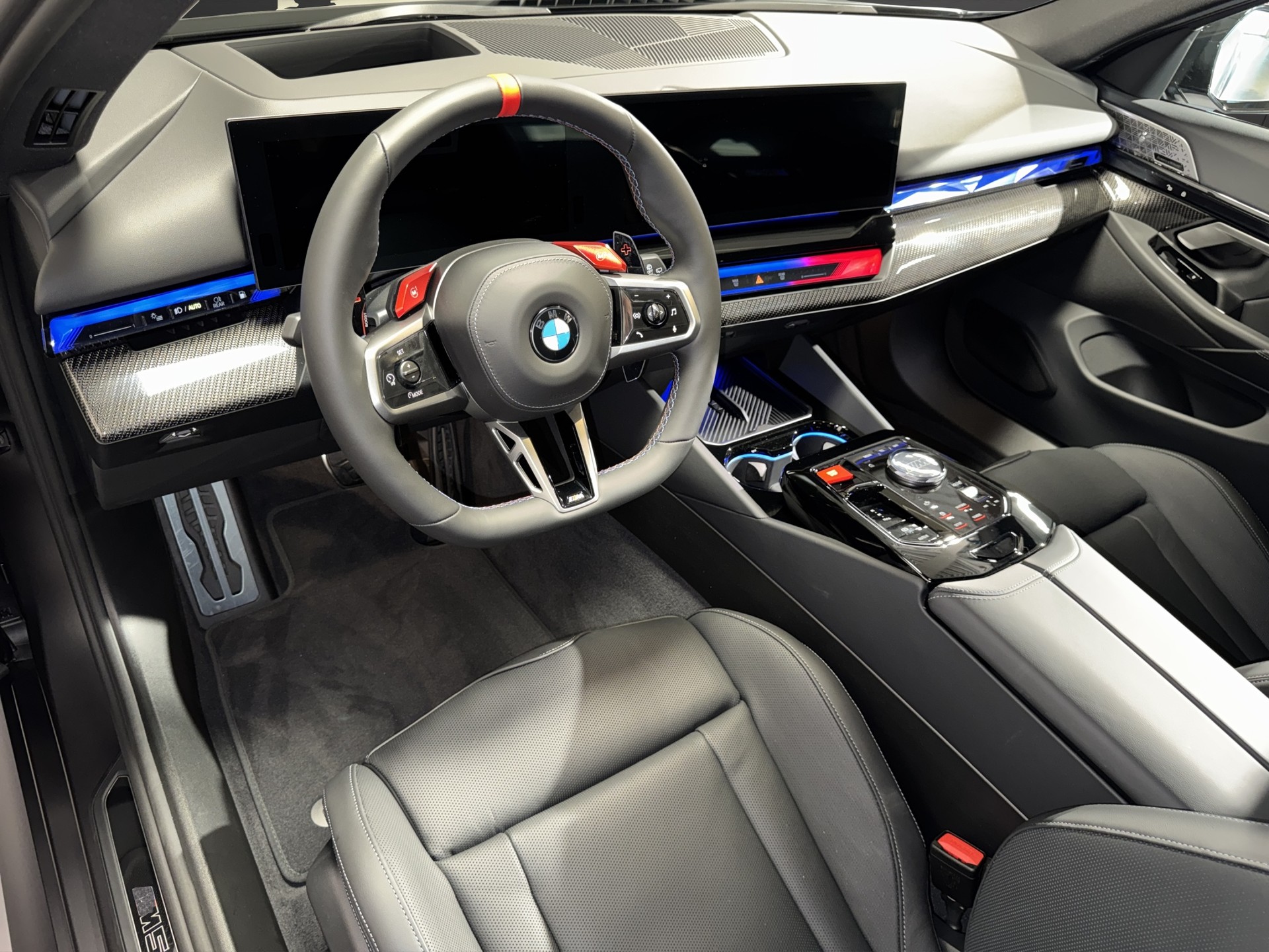 BMW M5 xDrive Touring-image-8