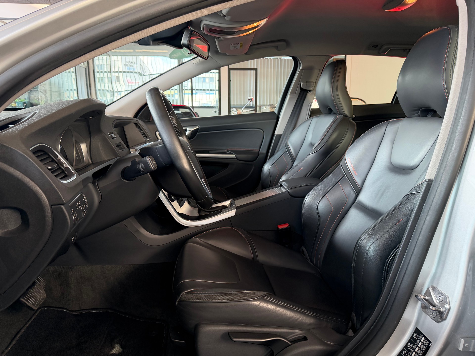 VOLVO V60 D2 OceanRace Geartronic-image-10