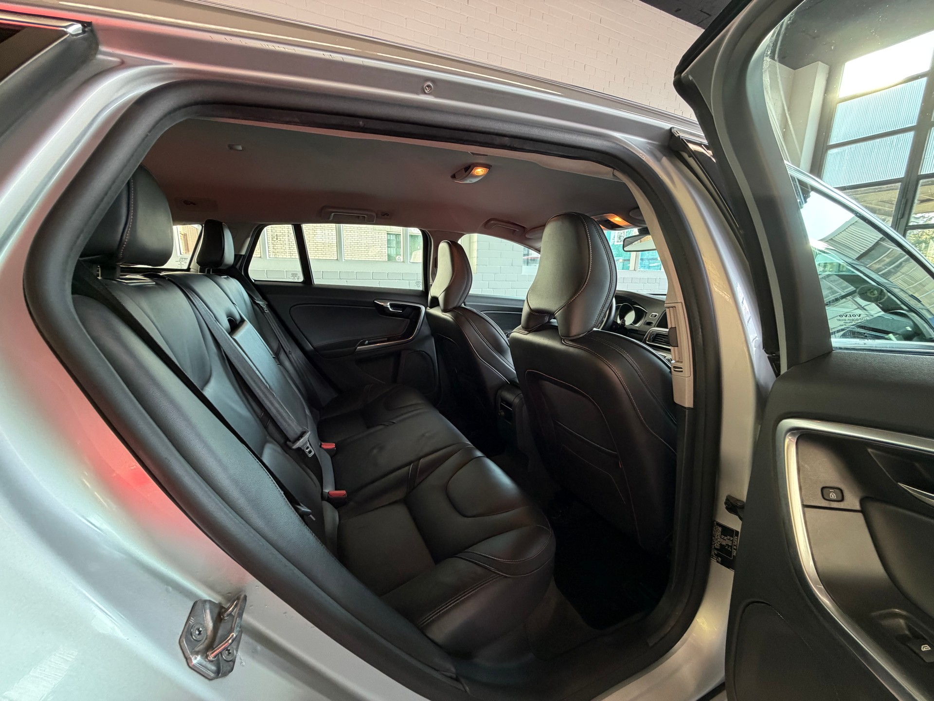 VOLVO V60 D2 OceanRace Geartronic-image-8
