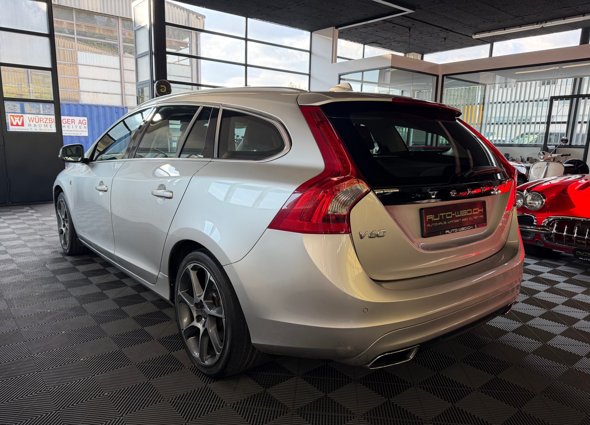 VOLVO V60 D2 OceanRace Geartronic-image-4