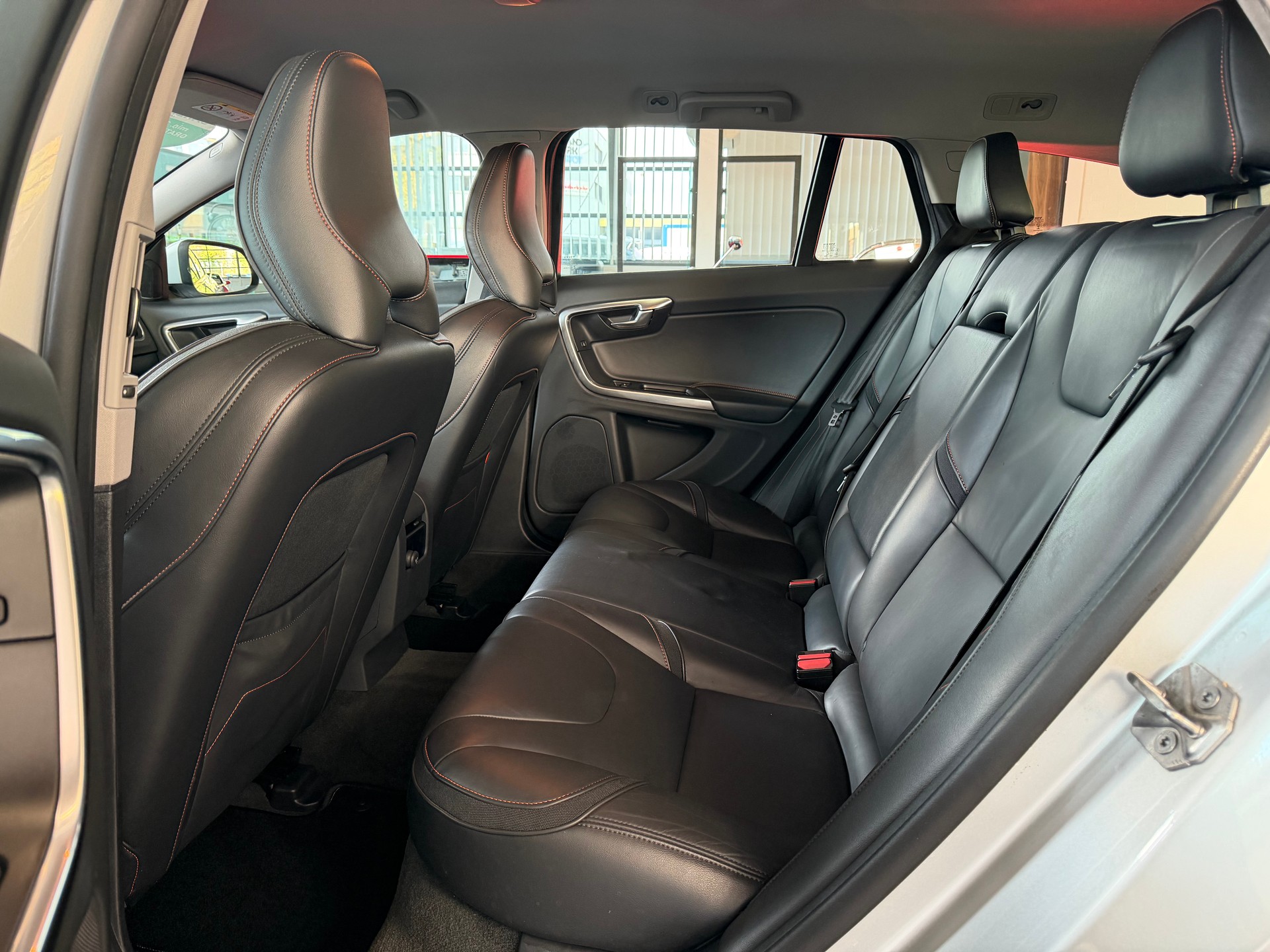 VOLVO V60 D2 OceanRace Geartronic-image-9