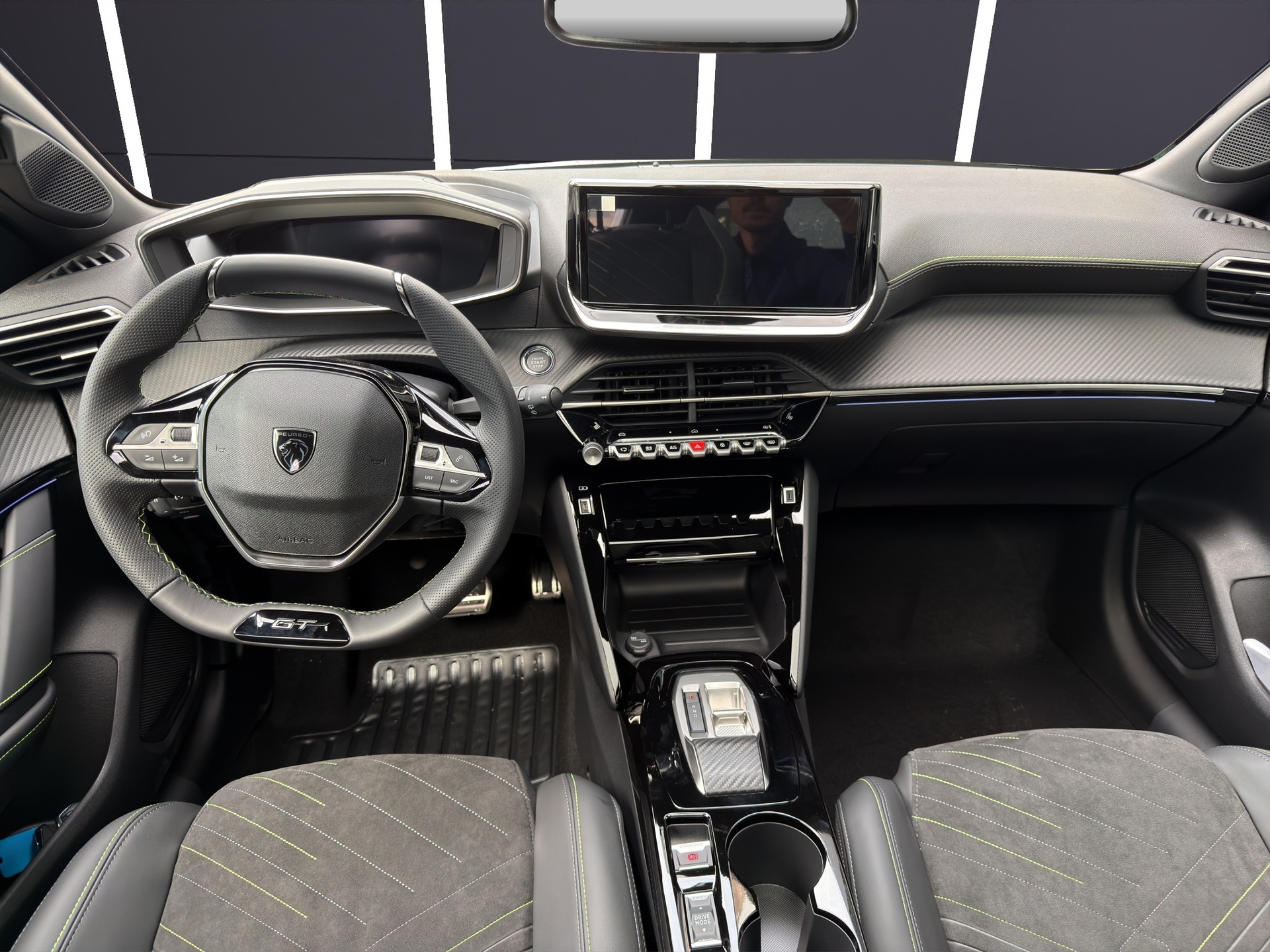 PEUGEOT 208 1.2 MHEV GT Exclusive-image-7