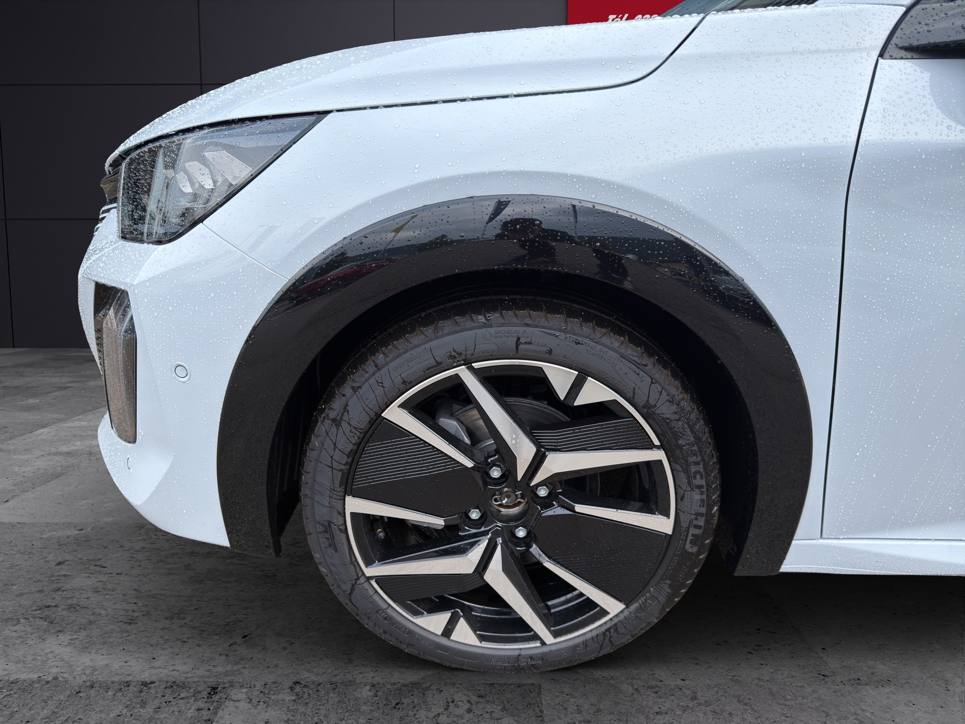 PEUGEOT 208 1.2 MHEV GT Exclusive-image-4