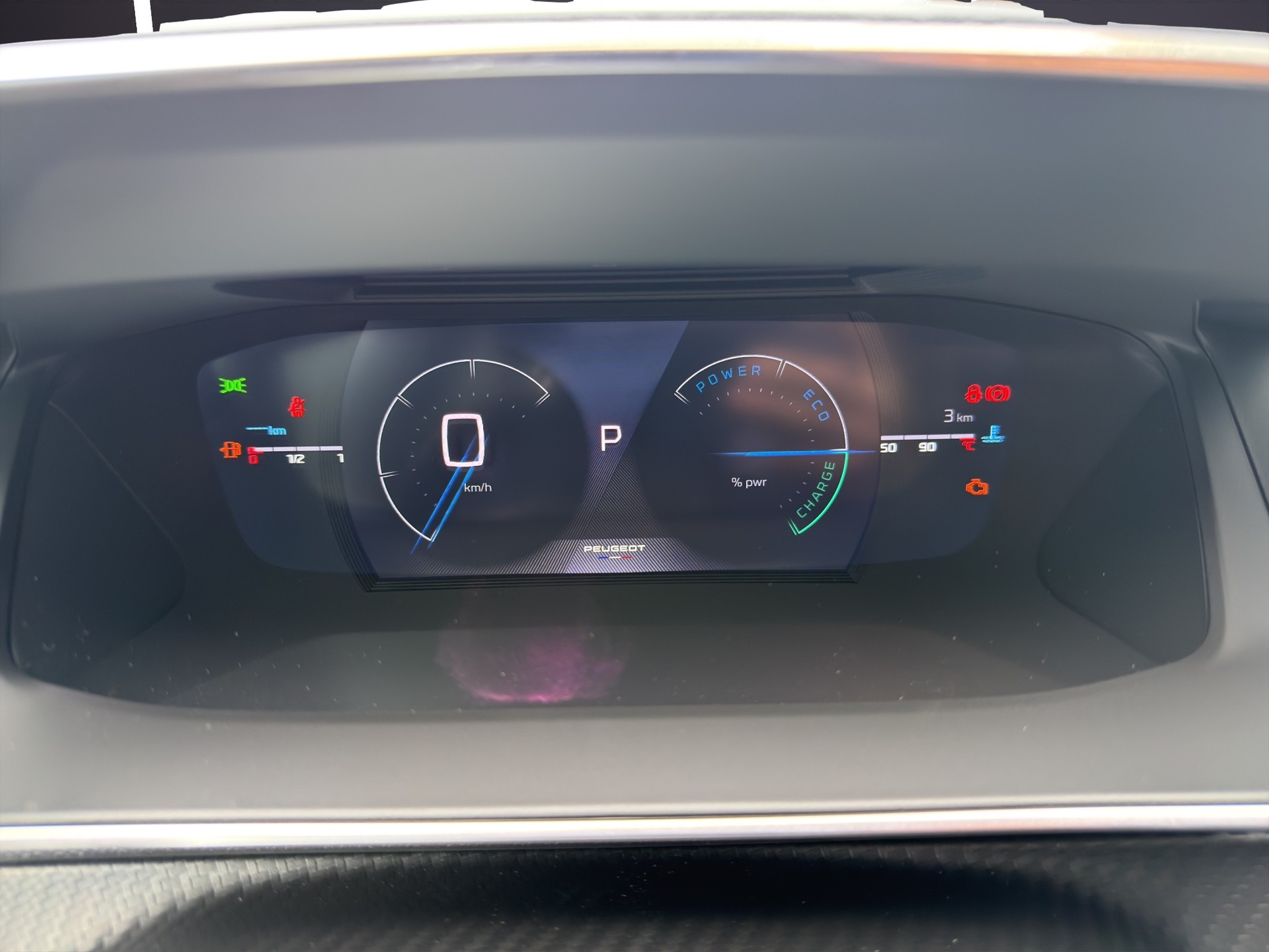 PEUGEOT 208 1.2 MHEV GT Exclusive-image-8
