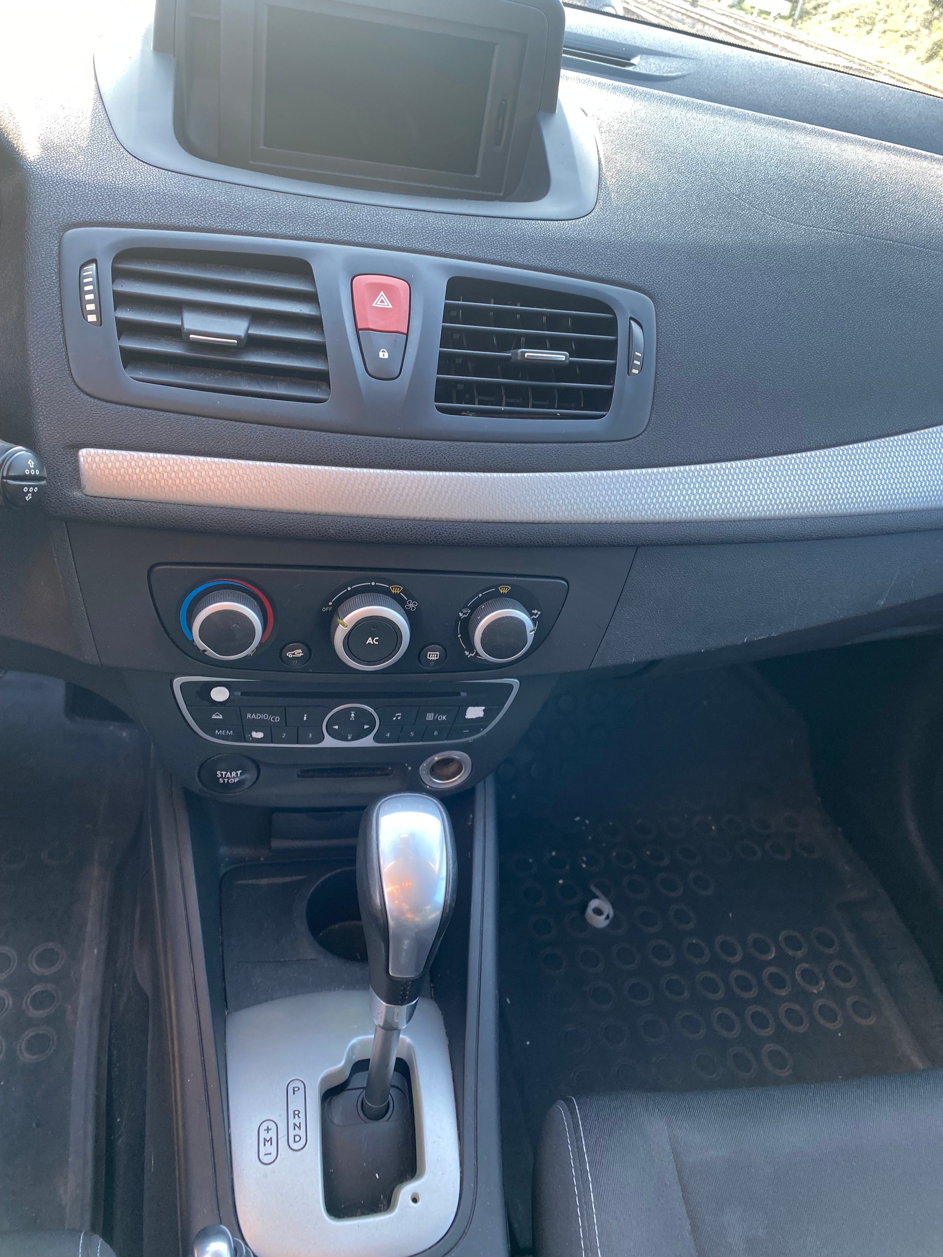 RENAULT Mégane Grandtour 2.0 16V Dynamique CVT-image-7