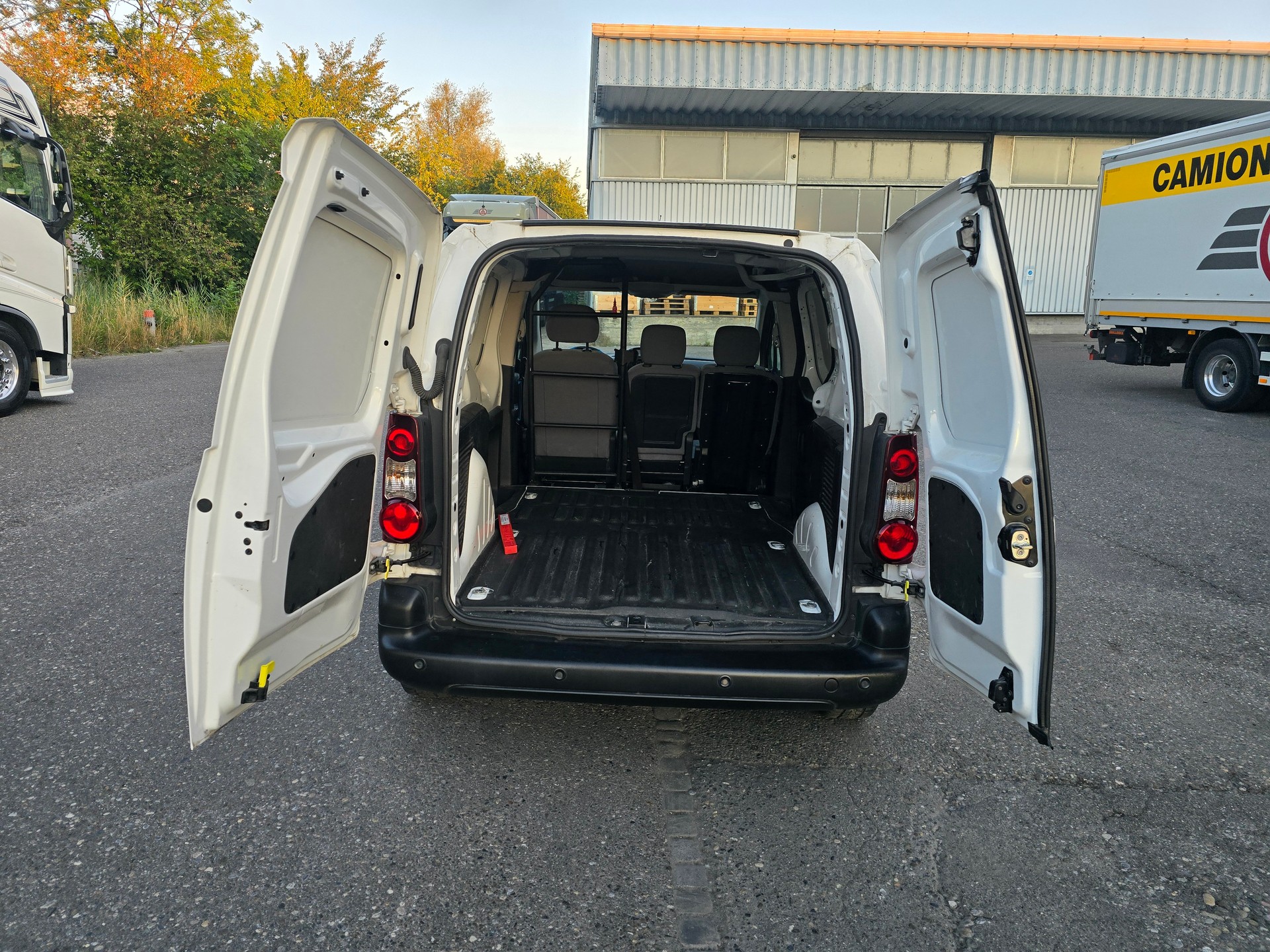 PEUGEOT Partner 1.6 BlueHDI Active-image-6