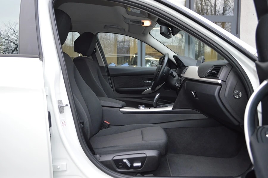 BMW 318d Touring Steptronic-image-5