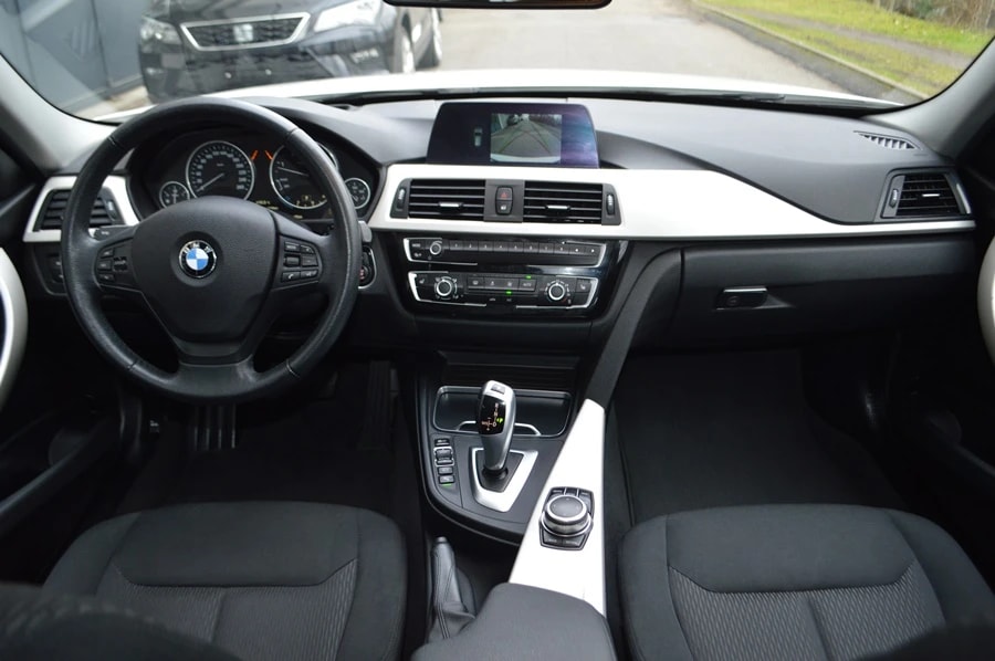 BMW 318d Touring Steptronic-image-6