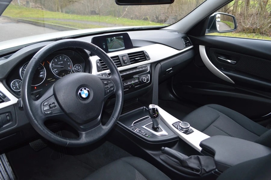 BMW 318d Touring Steptronic-image-3