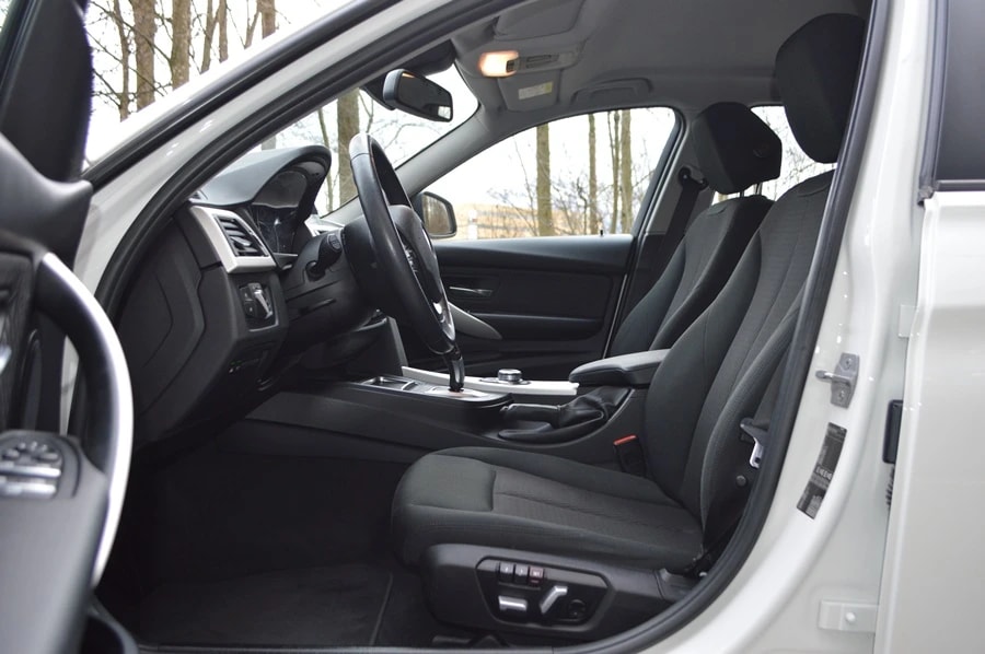 BMW 318d Touring Steptronic-image-2