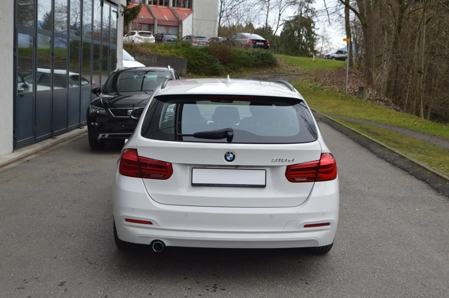 BMW 318d Touring Steptronic-image-11