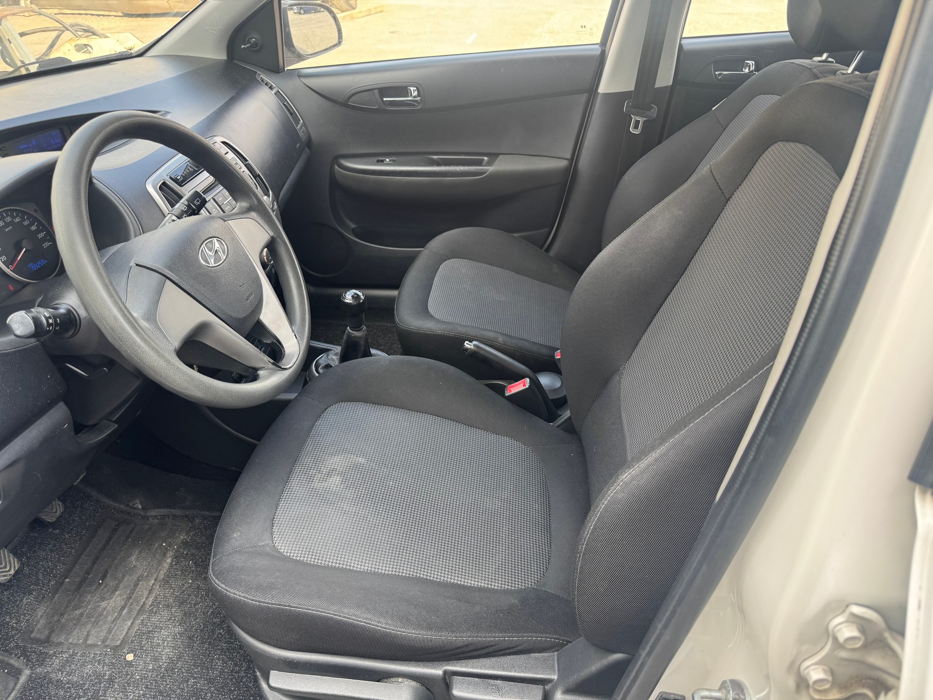 HYUNDAI i20 1.2 Comfort-image-3