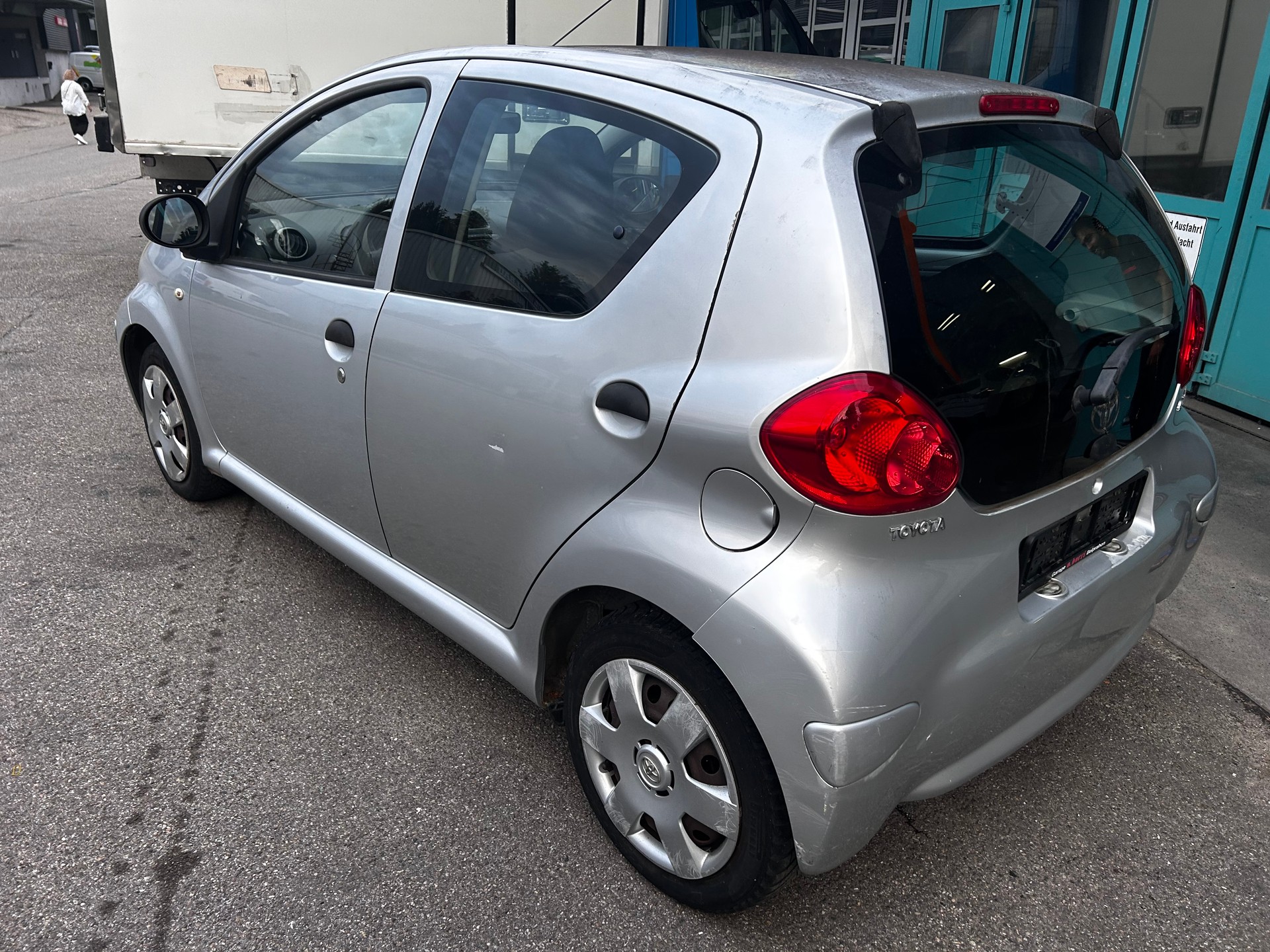 TOYOTA Aygo 1.0 Linea Terra-image-5