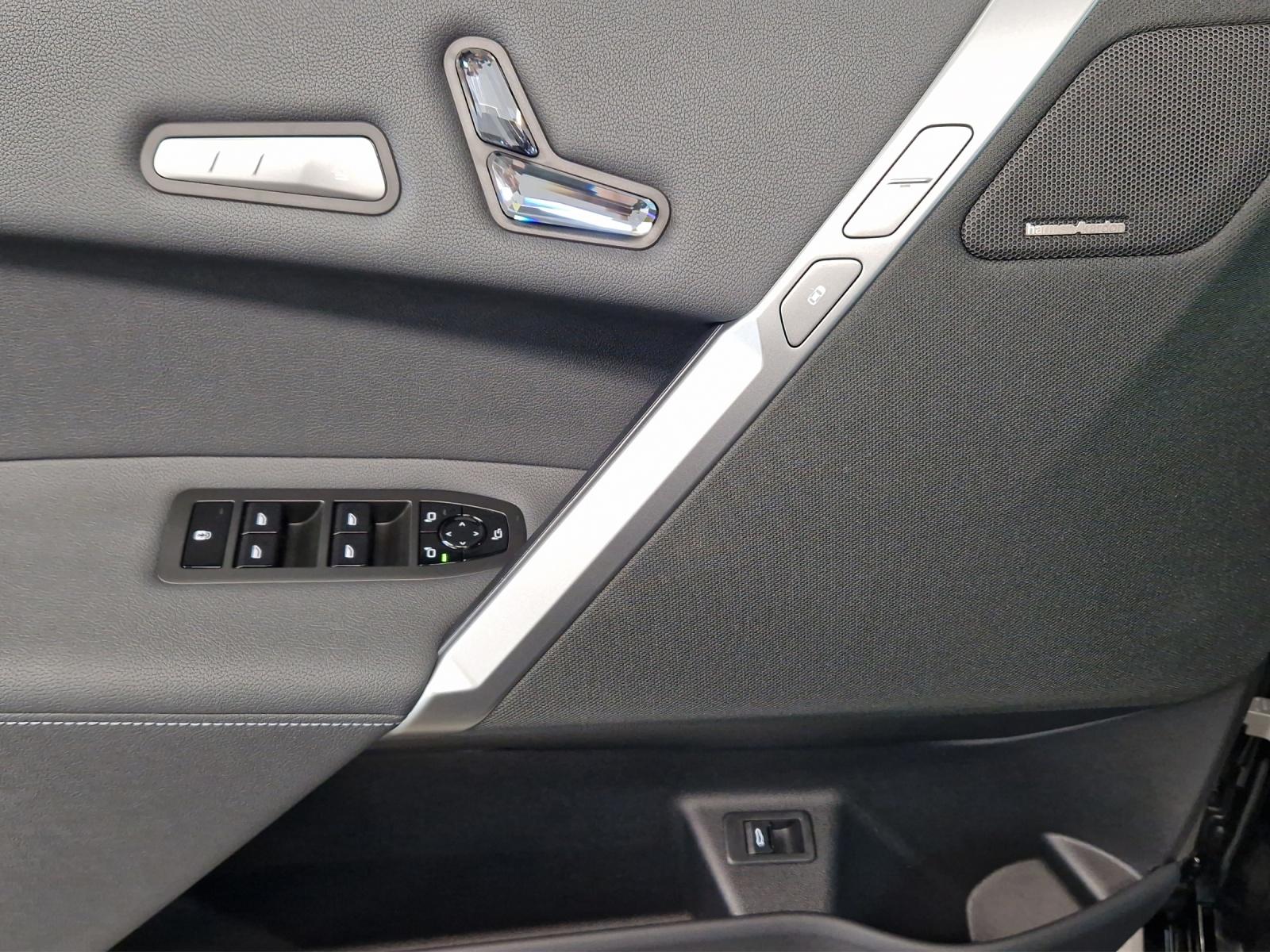BMW iX xDrive60 M Sport Pro-image-15