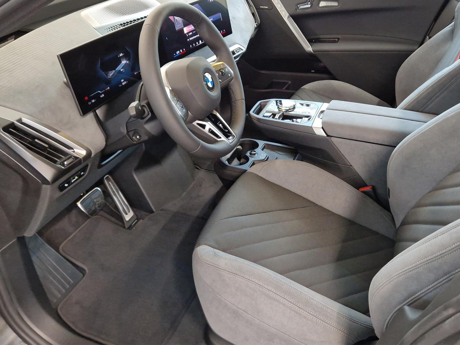 BMW iX xDrive60 M Sport Pro-image-10
