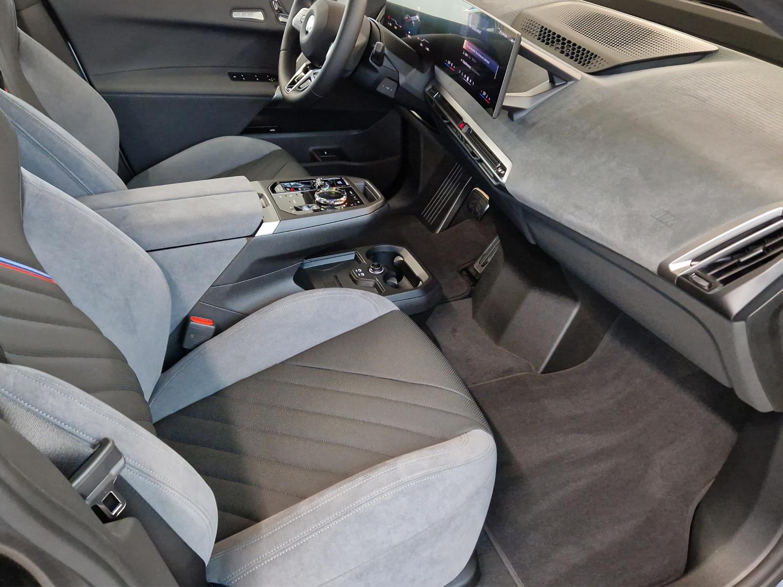 BMW iX xDrive60 M Sport Pro-image-16