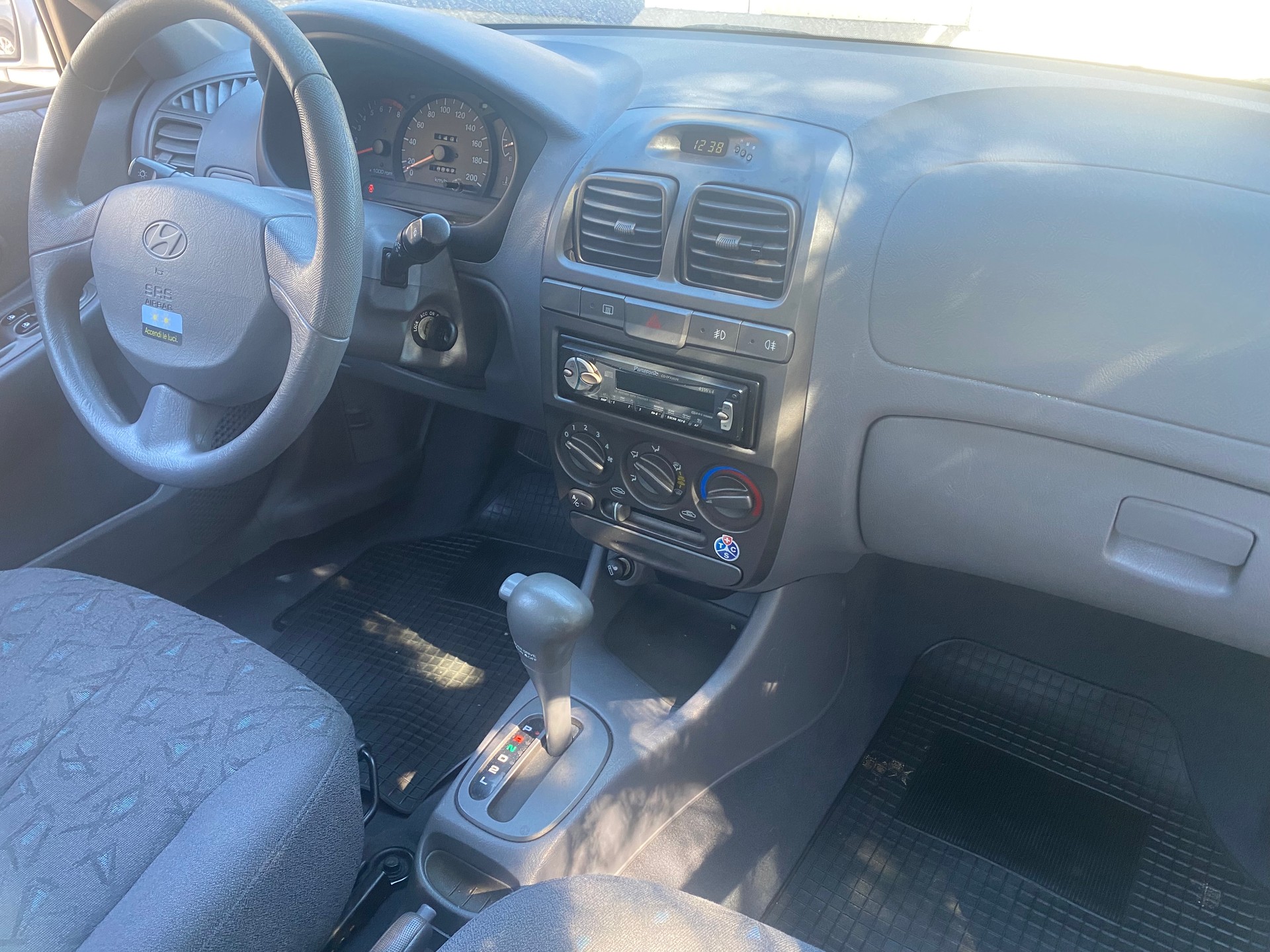 HYUNDAI ACCENT-image-3