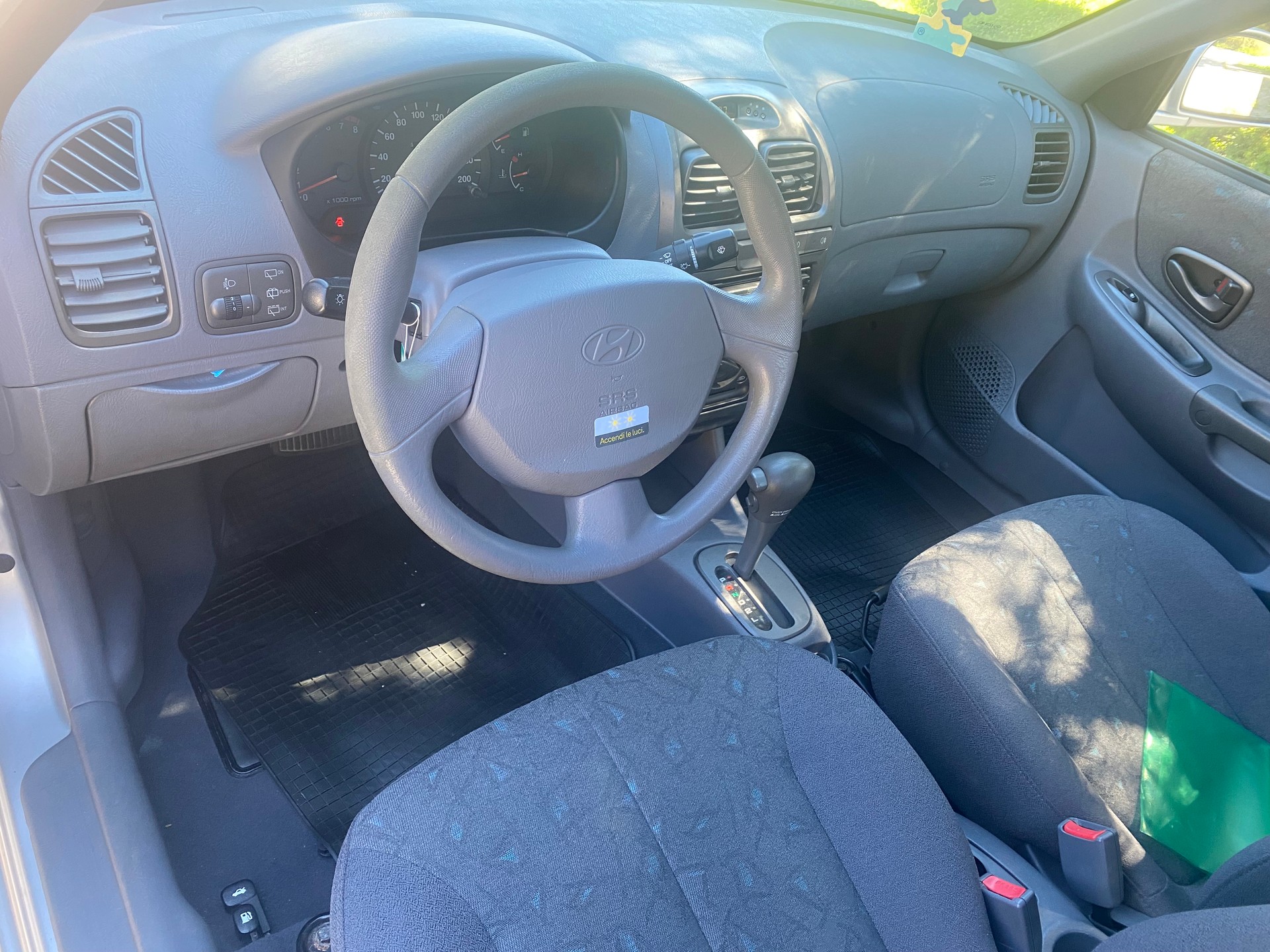 HYUNDAI ACCENT-image-4