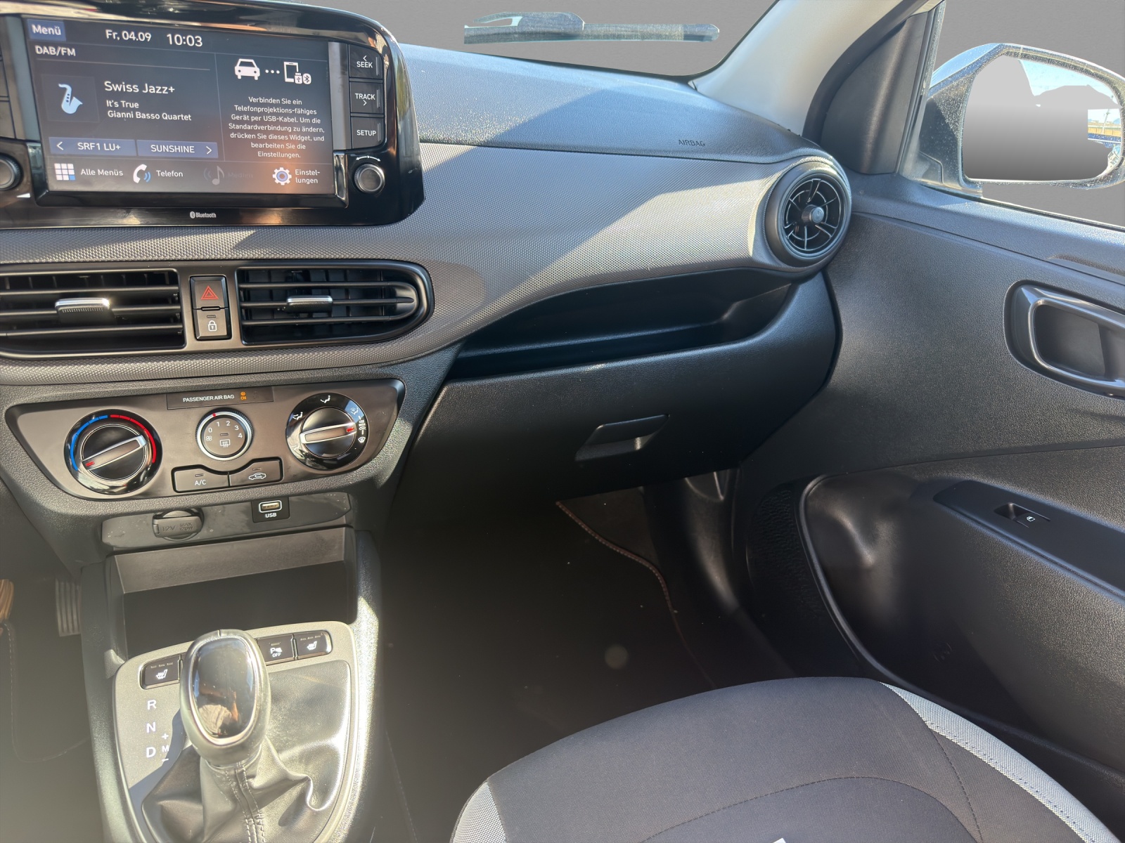 HYUNDAI i10 1.2 Amplia Automat-image-8