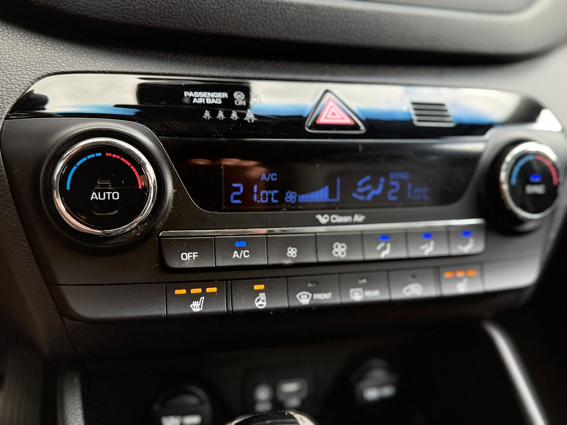 HYUNDAI Tucson 2.0 CRDi 185 Launch Edition 4WD-image-19