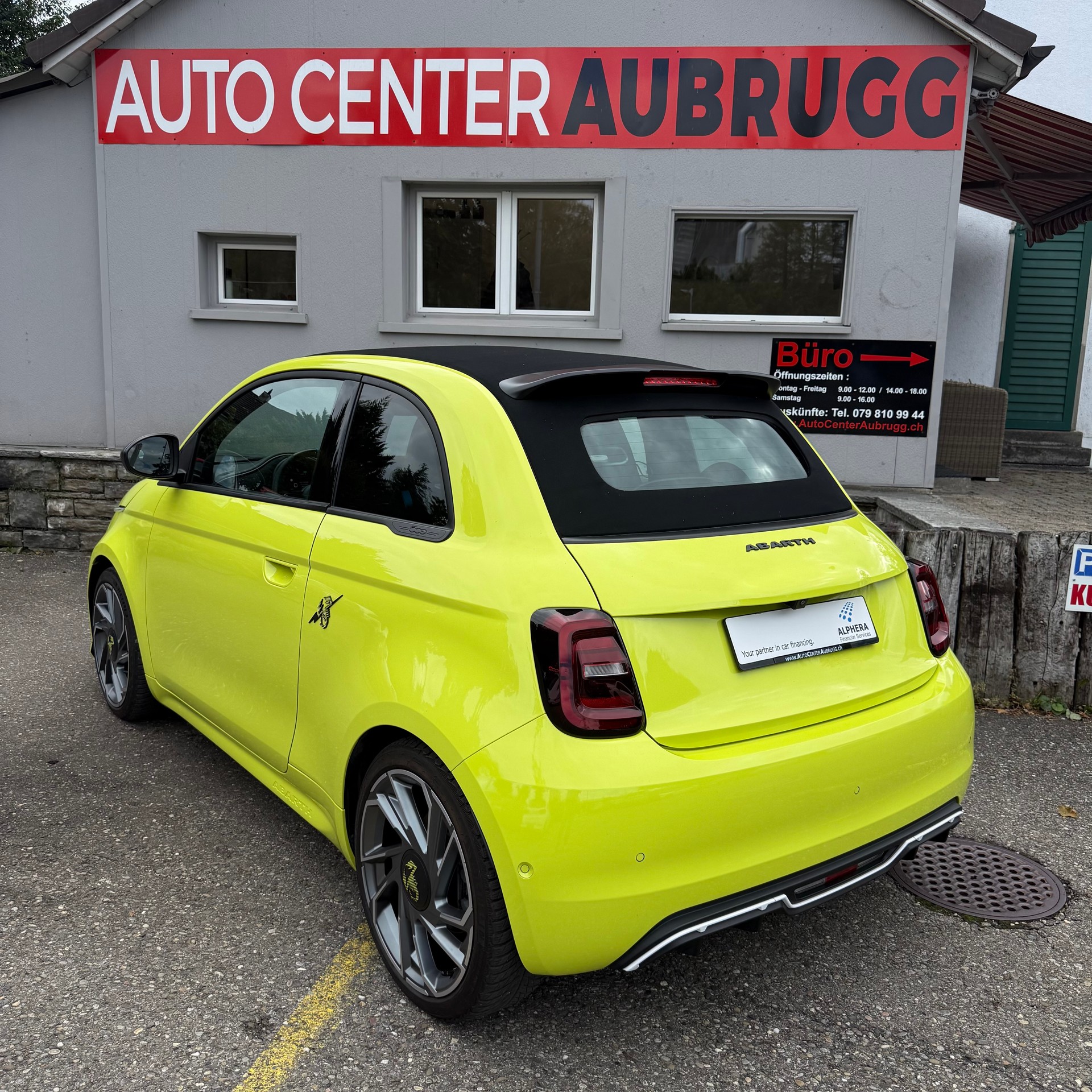 FIAT Abarth Cabrio 500e Scorpionissima-showroom-element-1