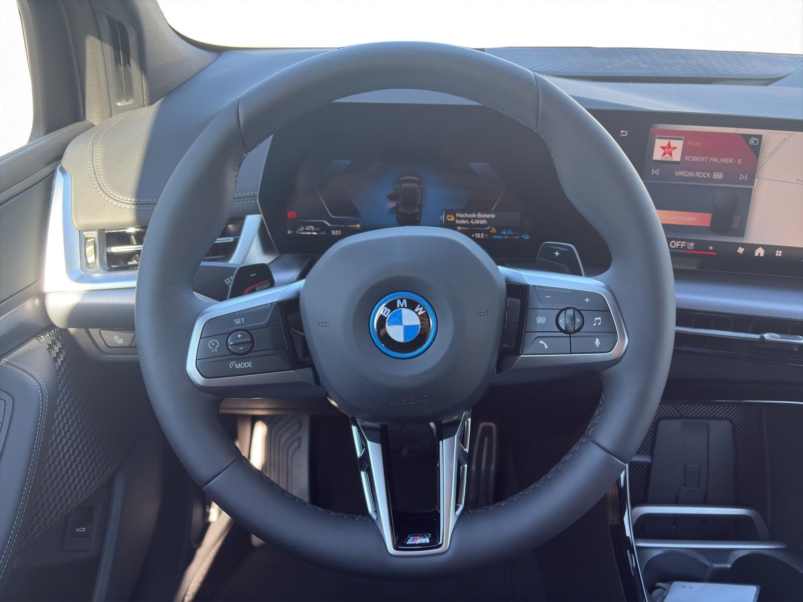 BMW 225e xDrive Active Tourer-image-10