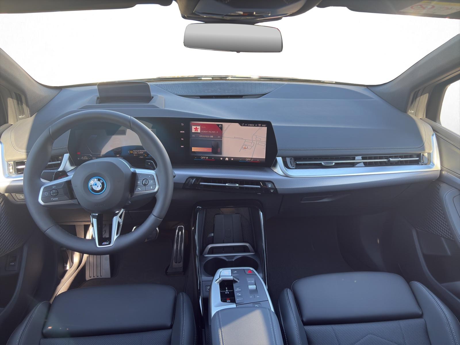BMW 225e xDrive Active Tourer-image-12