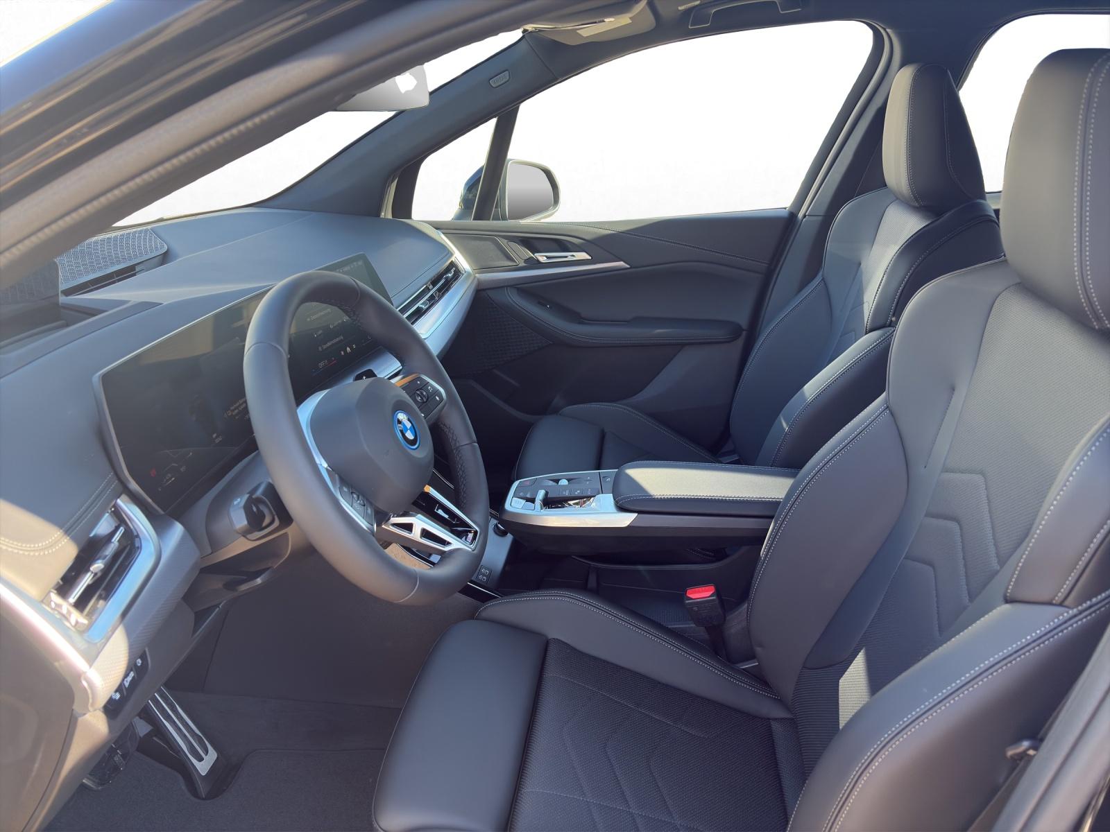 BMW 225e xDrive Active Tourer-image-9