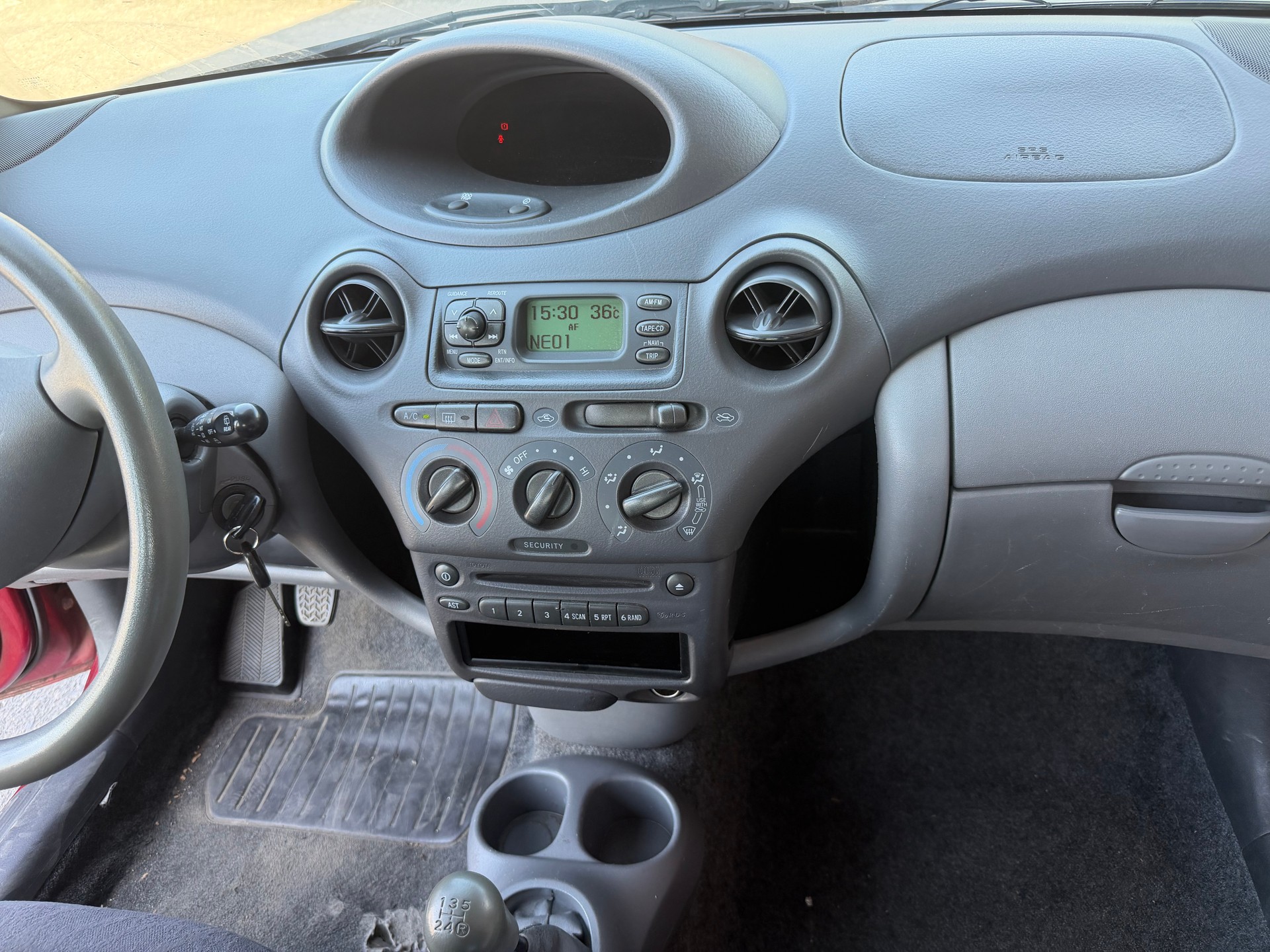 TOYOTA Yaris 1.3 Linea Sol-image-6